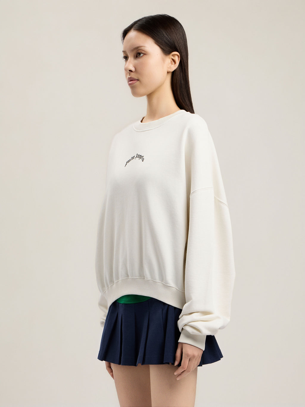 PALM ANGELS CURVED LOGO LOOSE CROP SWEATSHIRT OFF WHITE BLACK — vista 4