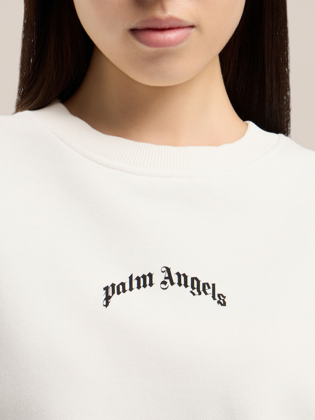 PALM ANGELS CURVED LOGO LOOSE CROP SWEATSHIRT OFF WHITE BLACK — vista 6