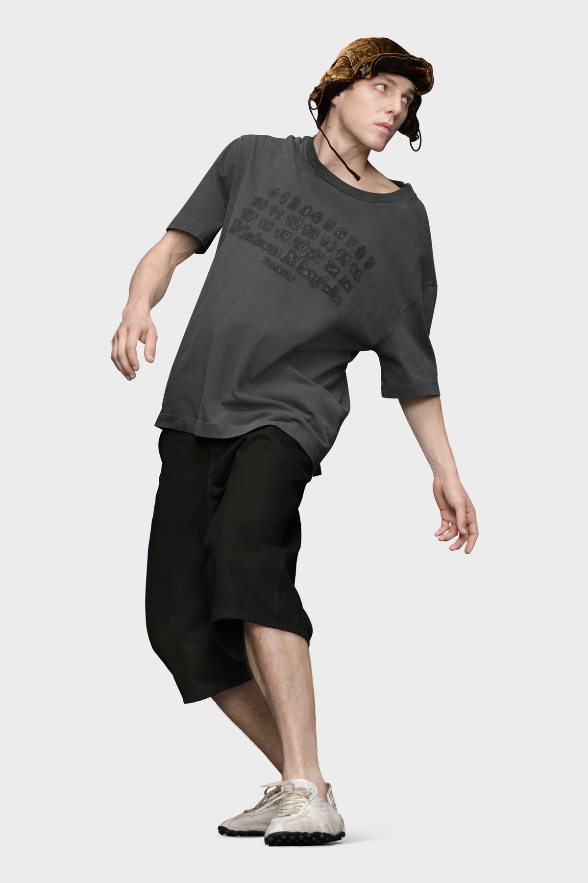 MAISON MARGIELA EMBROIDERED LOGO T-SHIRT BLACK — vista 2