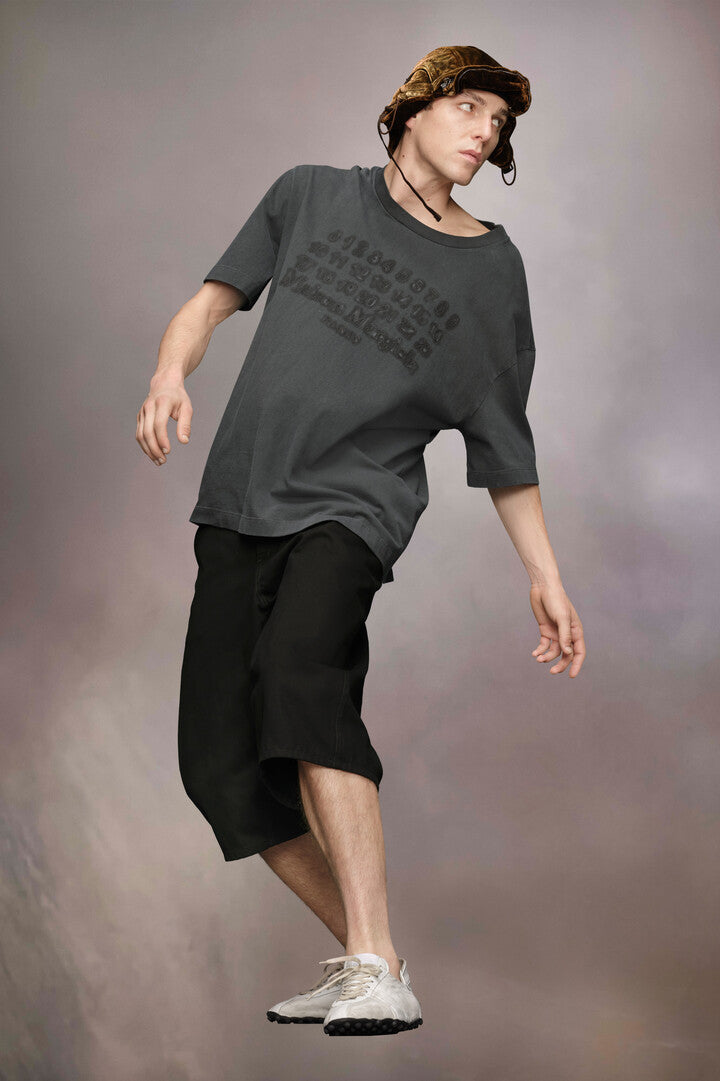MAISON MARGIELA EMBROIDERED LOGO T-SHIRT BLACK — vista 8