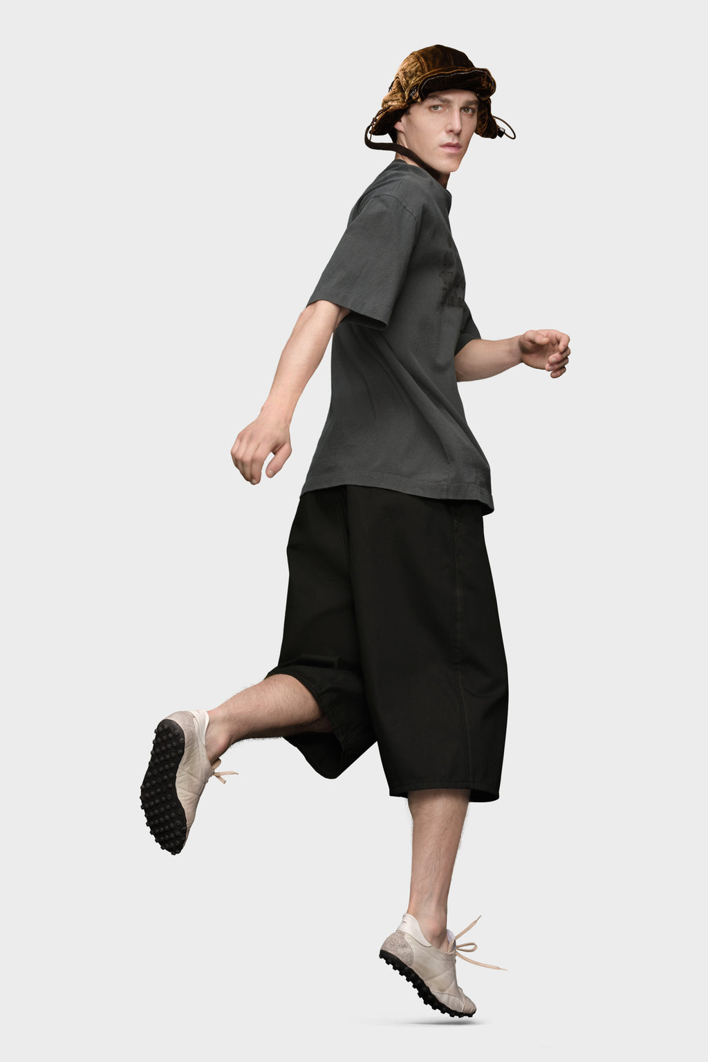 MAISON MARGIELA EMBROIDERED LOGO T-SHIRT BLACK — vista 3