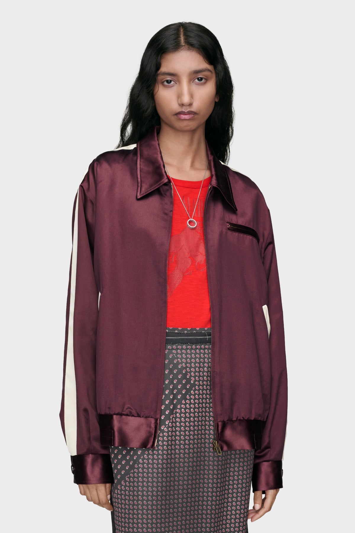 MAISON MARGIELA SATIN BOMBER JACKET BORDEAUX — vista 2