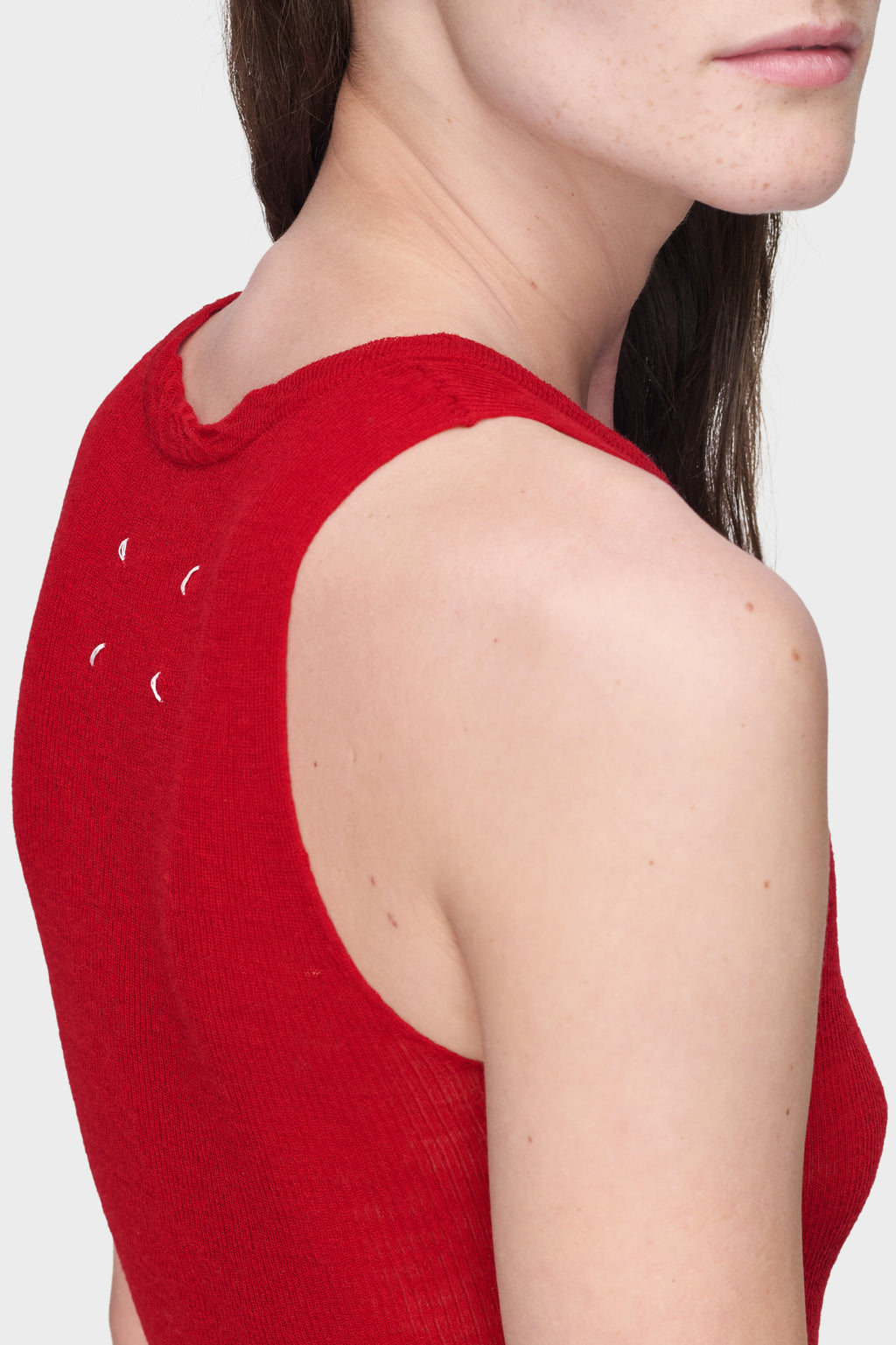 MAISON MARGIELA TWISTED KNIT TANK TOP RED — vista 5