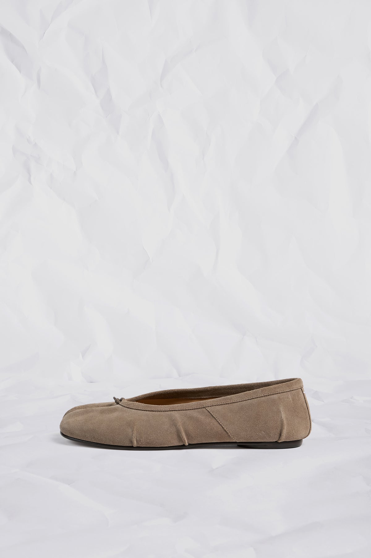 MAISON MARGIELA TABI BALLERINA SUEDE TAUPE — vista 5