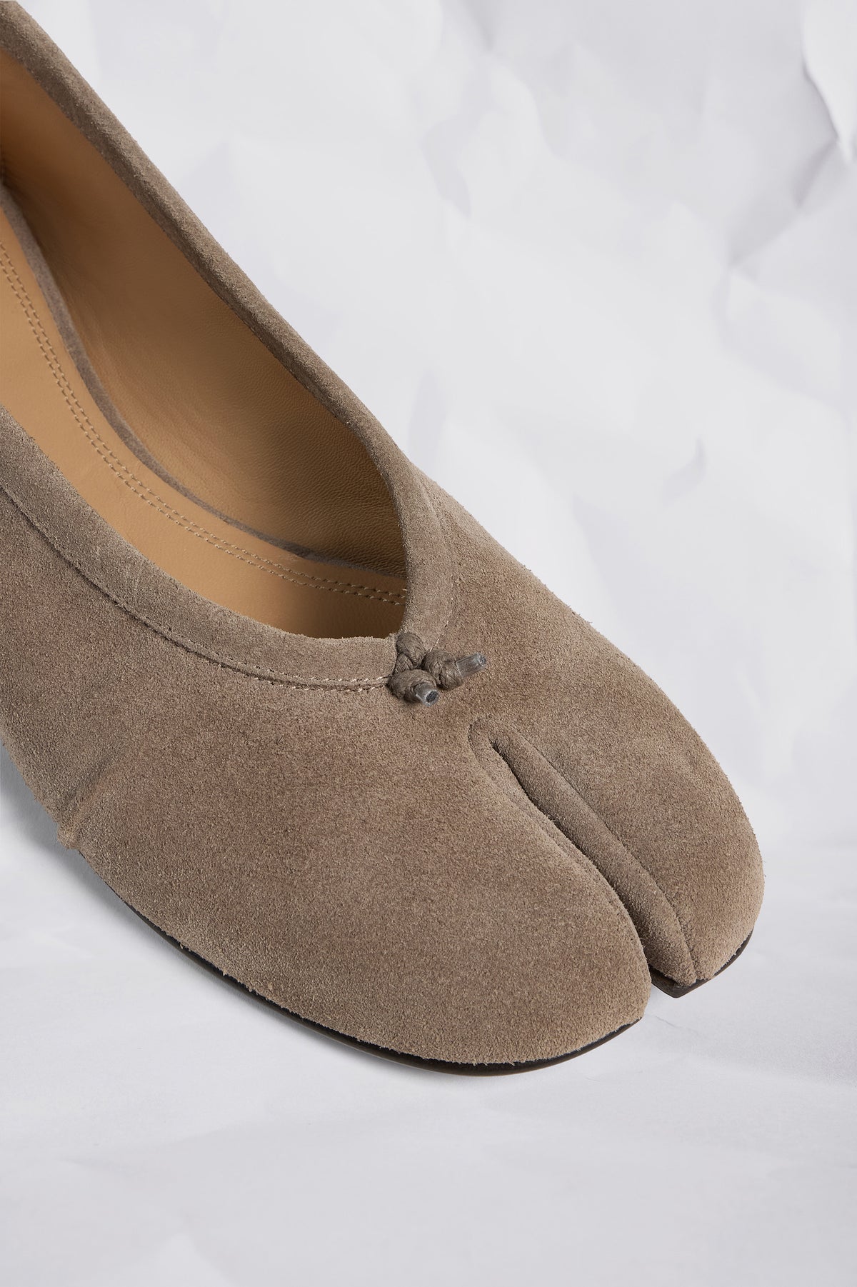 MAISON MARGIELA TABI BALLERINA SUEDE TAUPE — vista 4