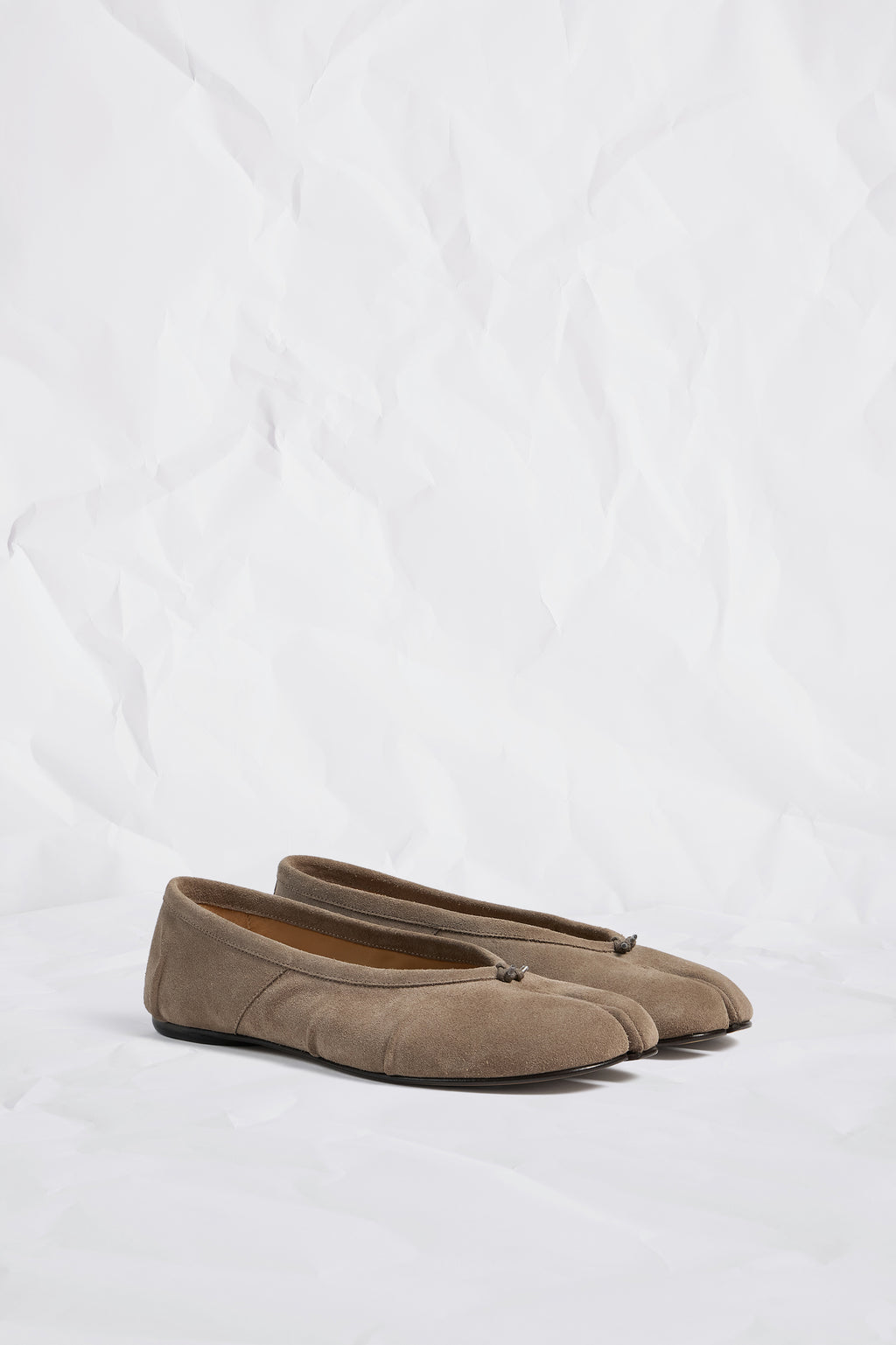 MAISON MARGIELA TABI BALLERINA SUEDE TAUPE — vista 3
