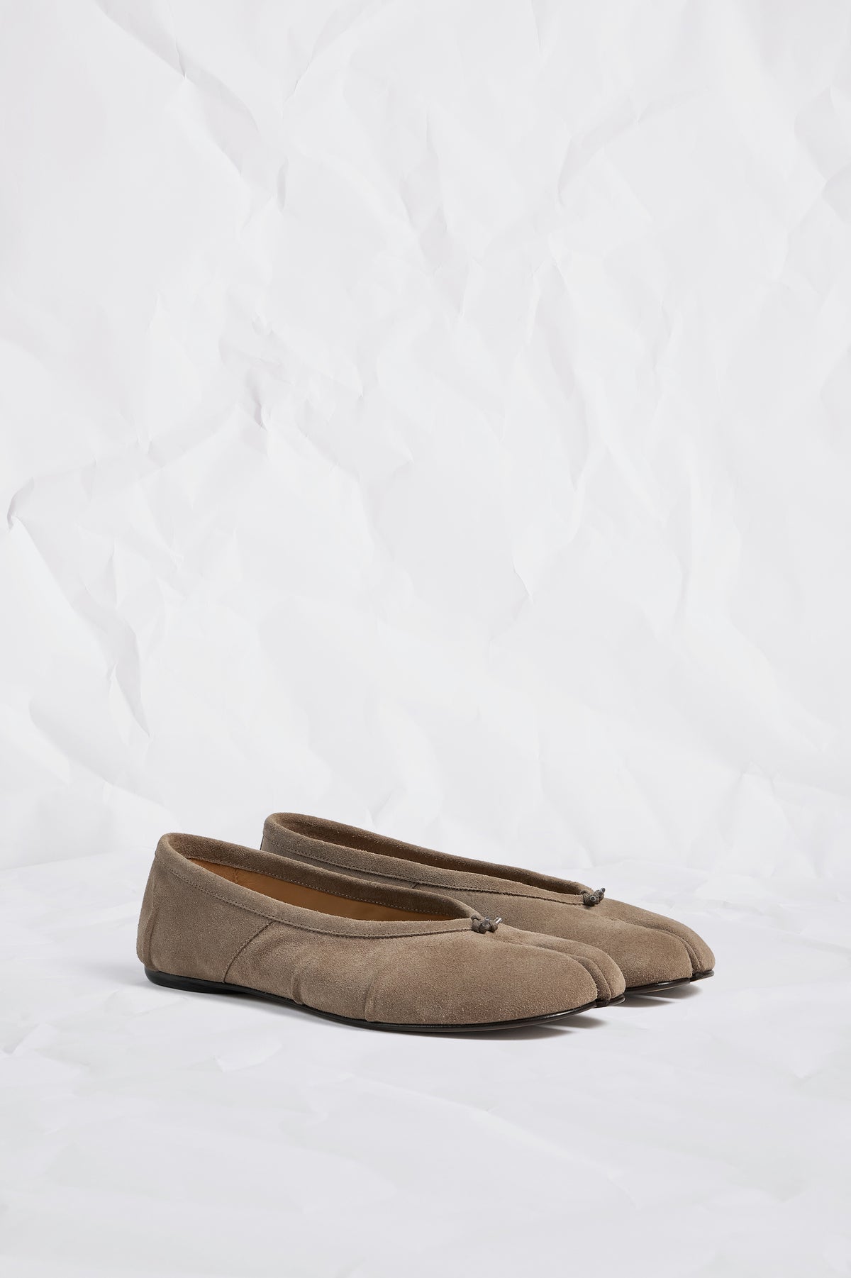 MAISON MARGIELA TABI BALLERINA SUEDE TAUPE — vista 3