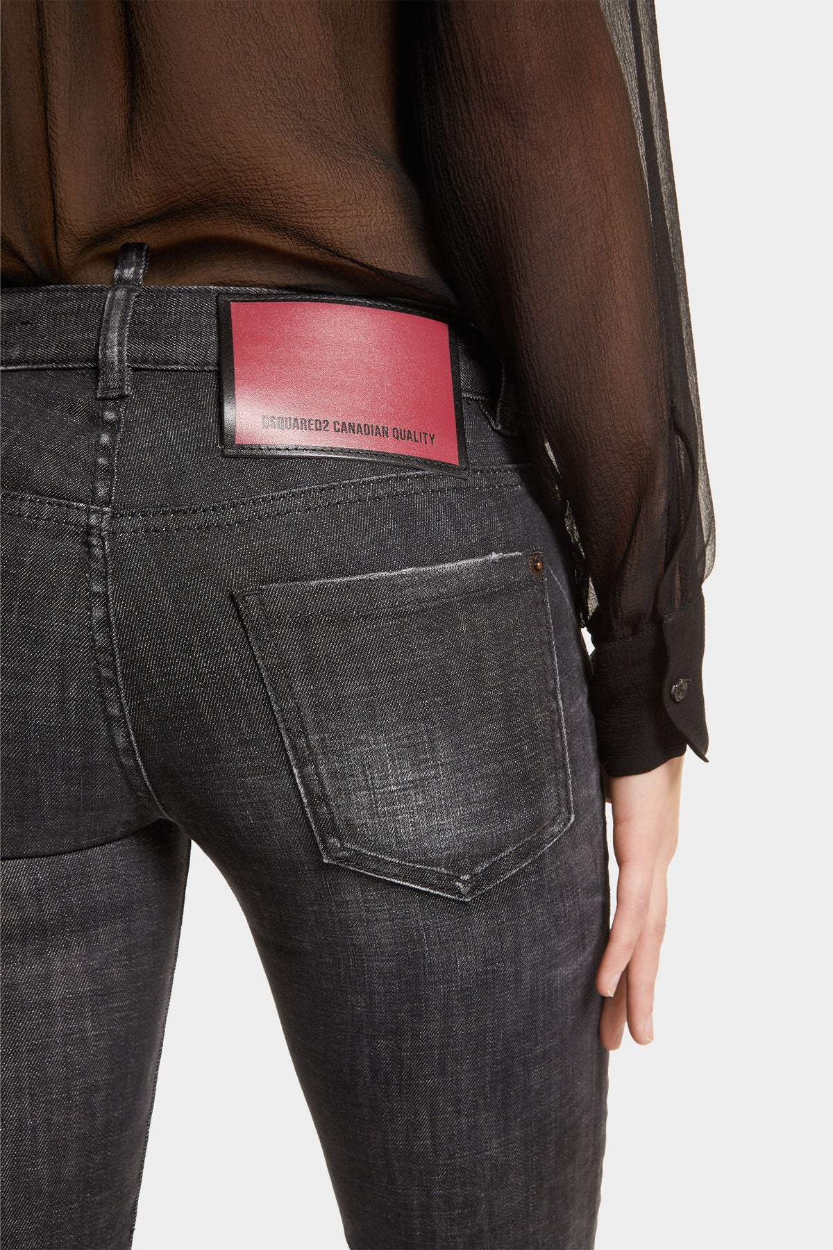 DSQUARED2 BLACK EASY WASH MEDIUM WAIST JENNIFER JEANS — vista 6