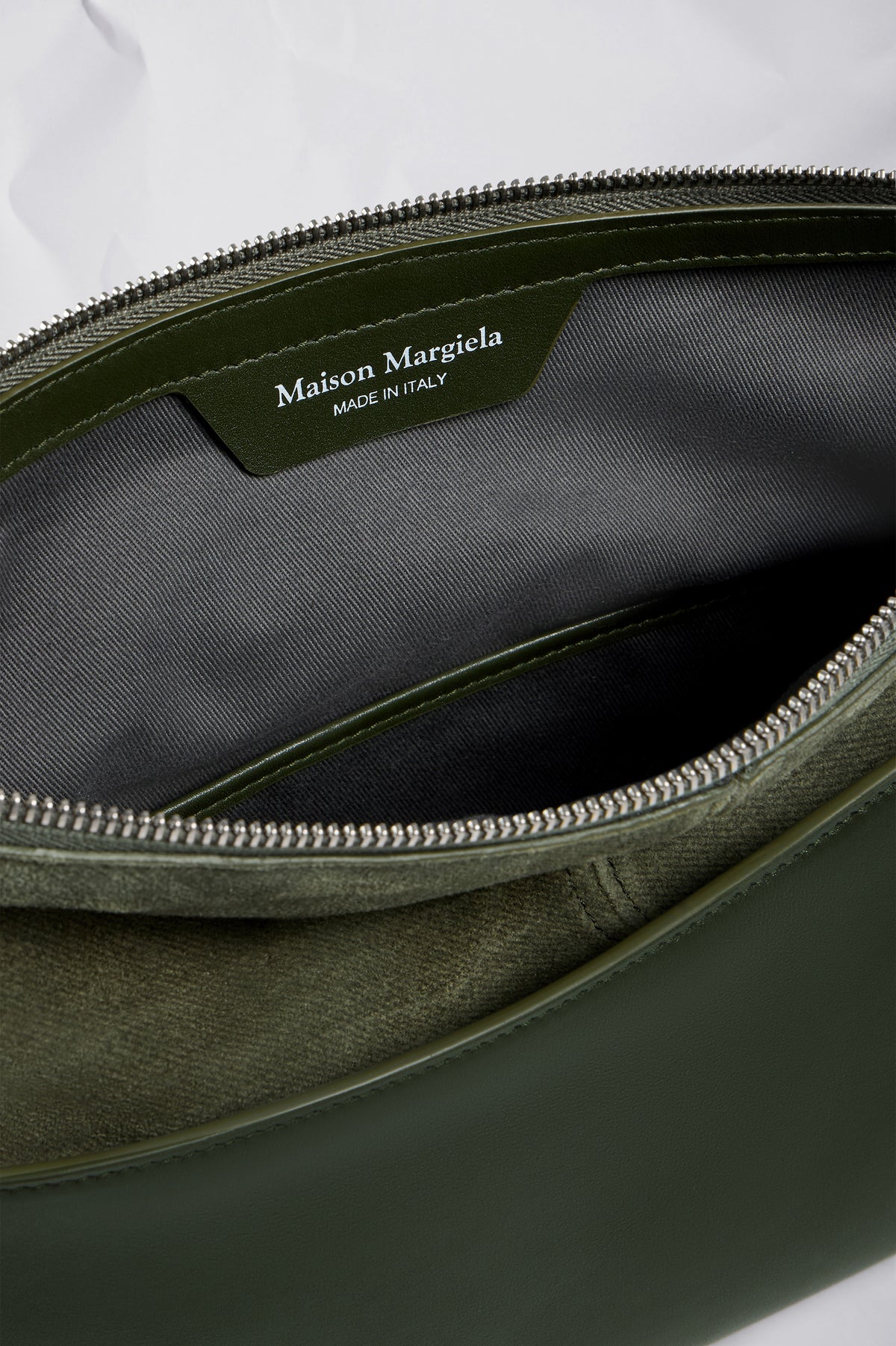 MAISON MARGIELA 5AC SOFT POUCH MILITARY GREEN — vista 5