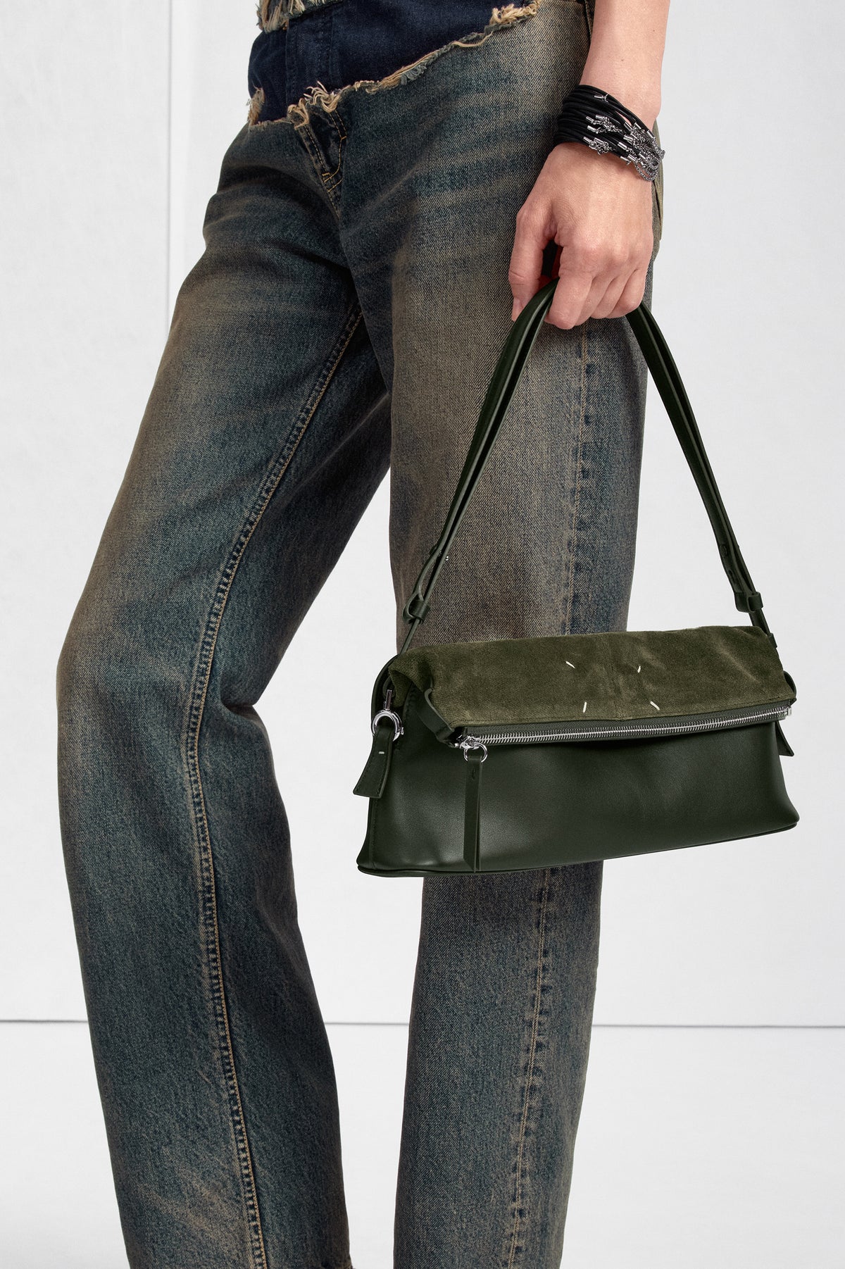 MAISON MARGIELA 5AC SOFT POUCH MILITARY GREEN — vista 2