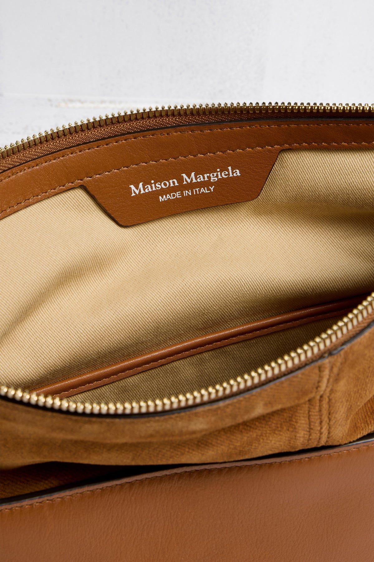 MAISON MARGIELA 5AC SOFT POUCH COGNAC — vista 5