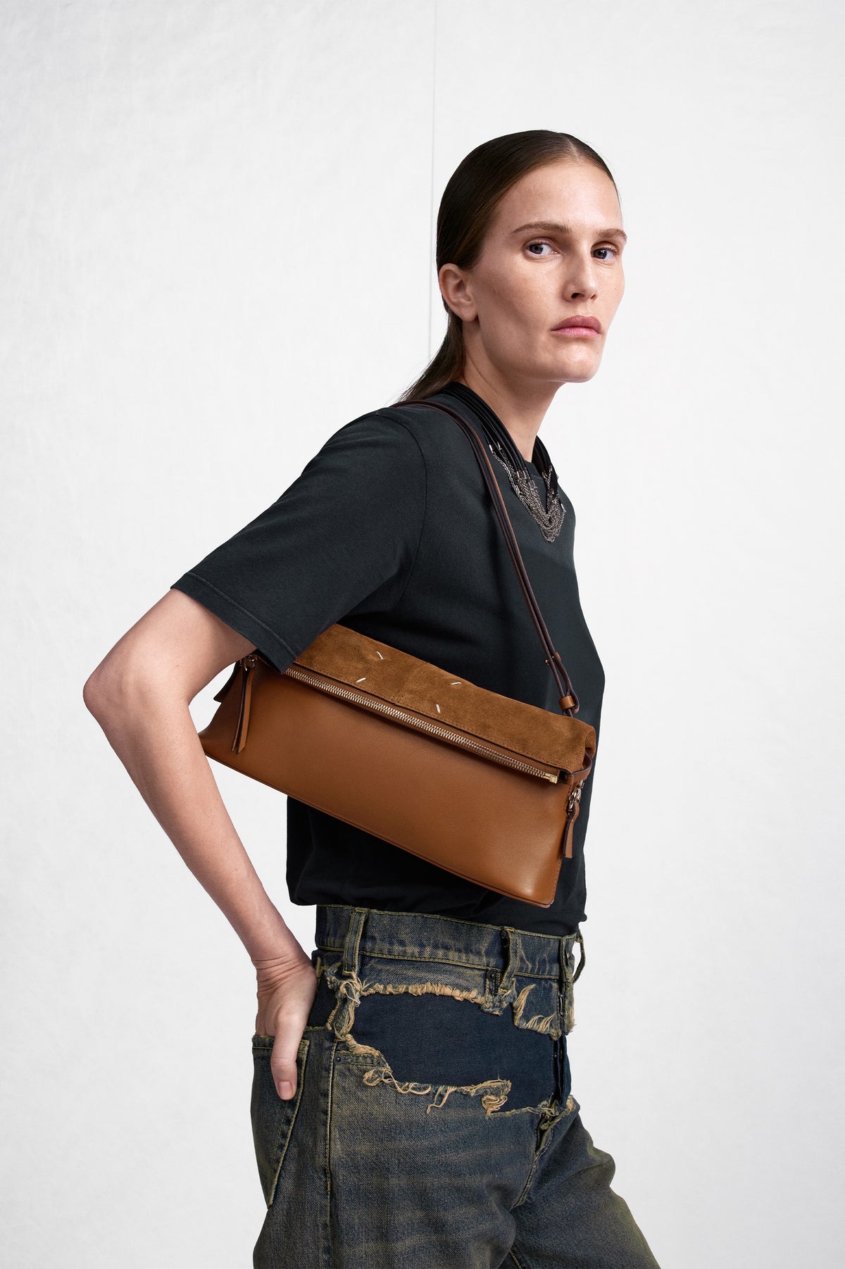 MAISON MARGIELA 5AC SOFT POUCH COGNAC — vista 2