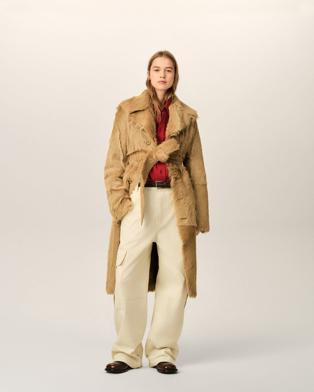 AMI PARIS LONG BEIGE GOAT LEATHER BELTED COAT — vista 8