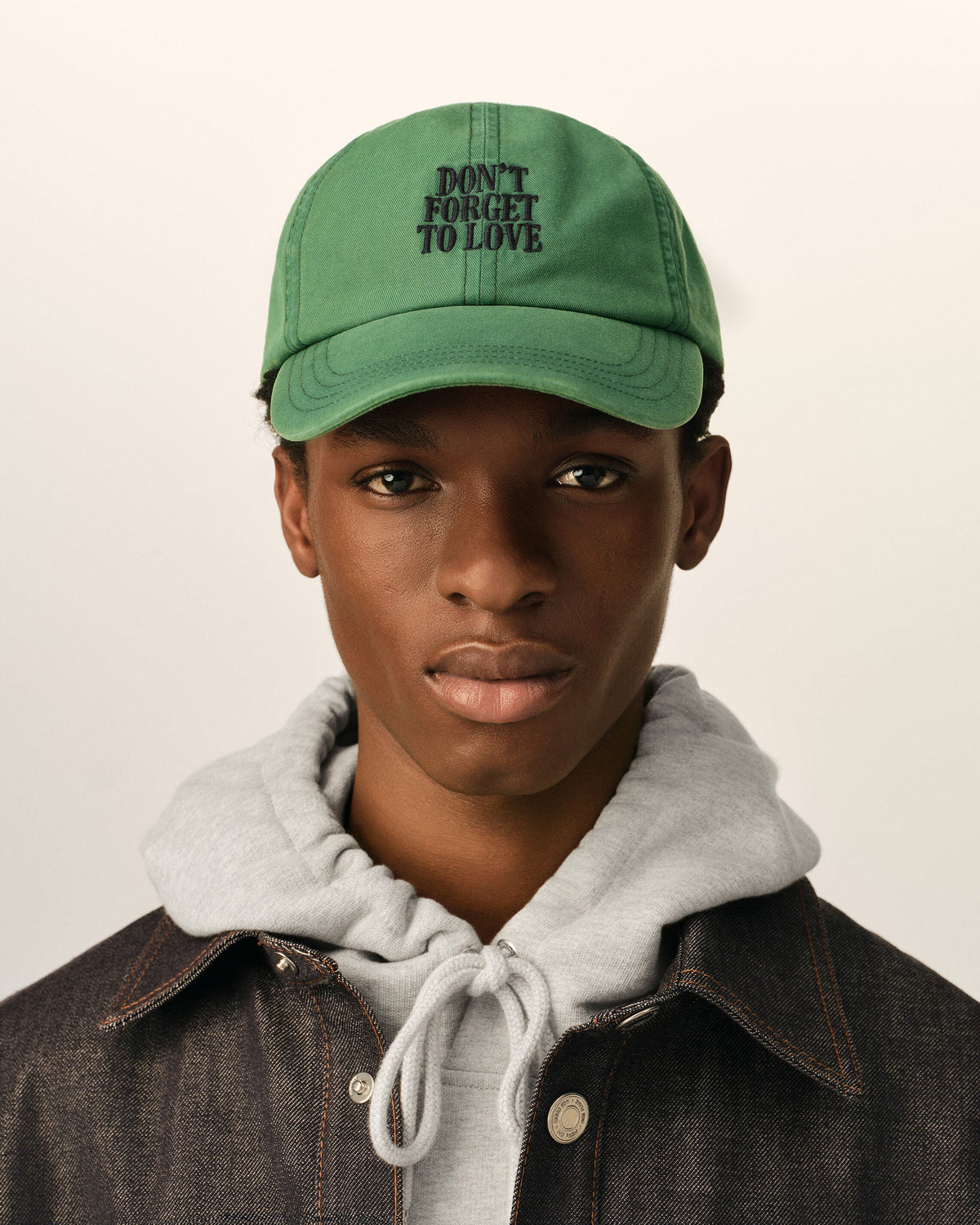 AMI PARIS GREEN COTTON "DON'T FORGET TO LOVE" CAP — vista 2
