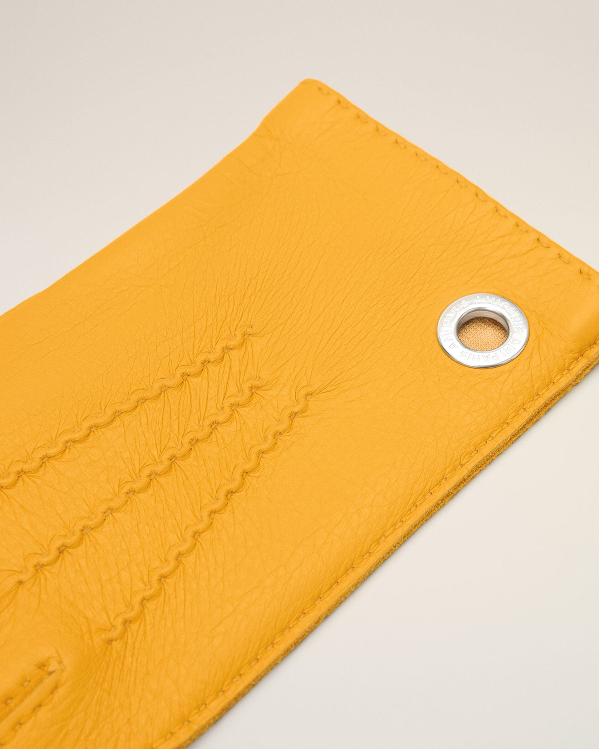AMI PARIS YELLOW GRAINED LEATHER GLOVES — vista 3