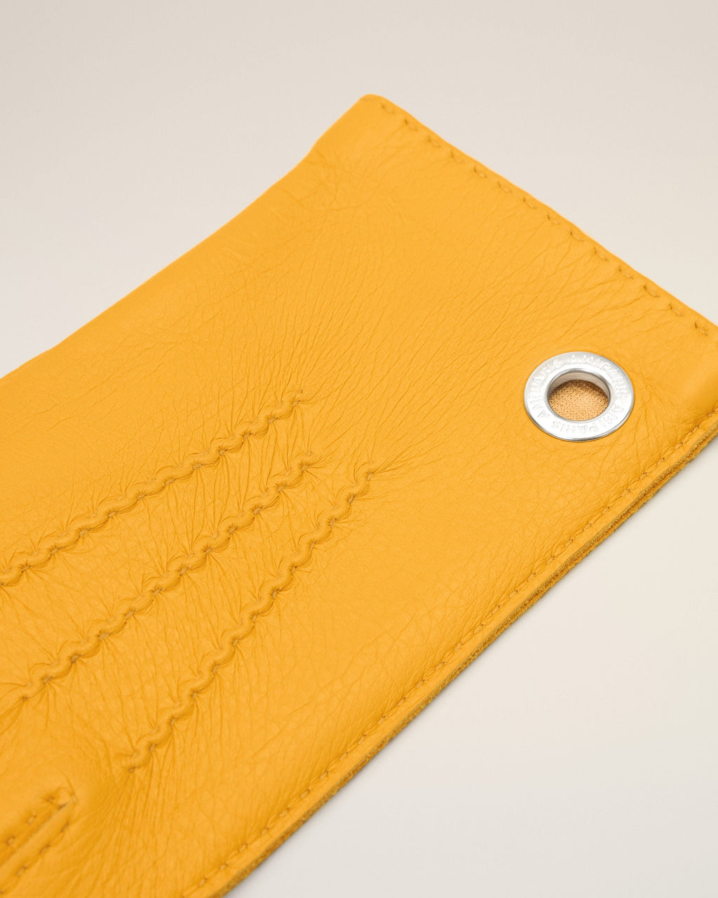 AMI PARIS YELLOW GRAINED LEATHER GLOVES — vista 6