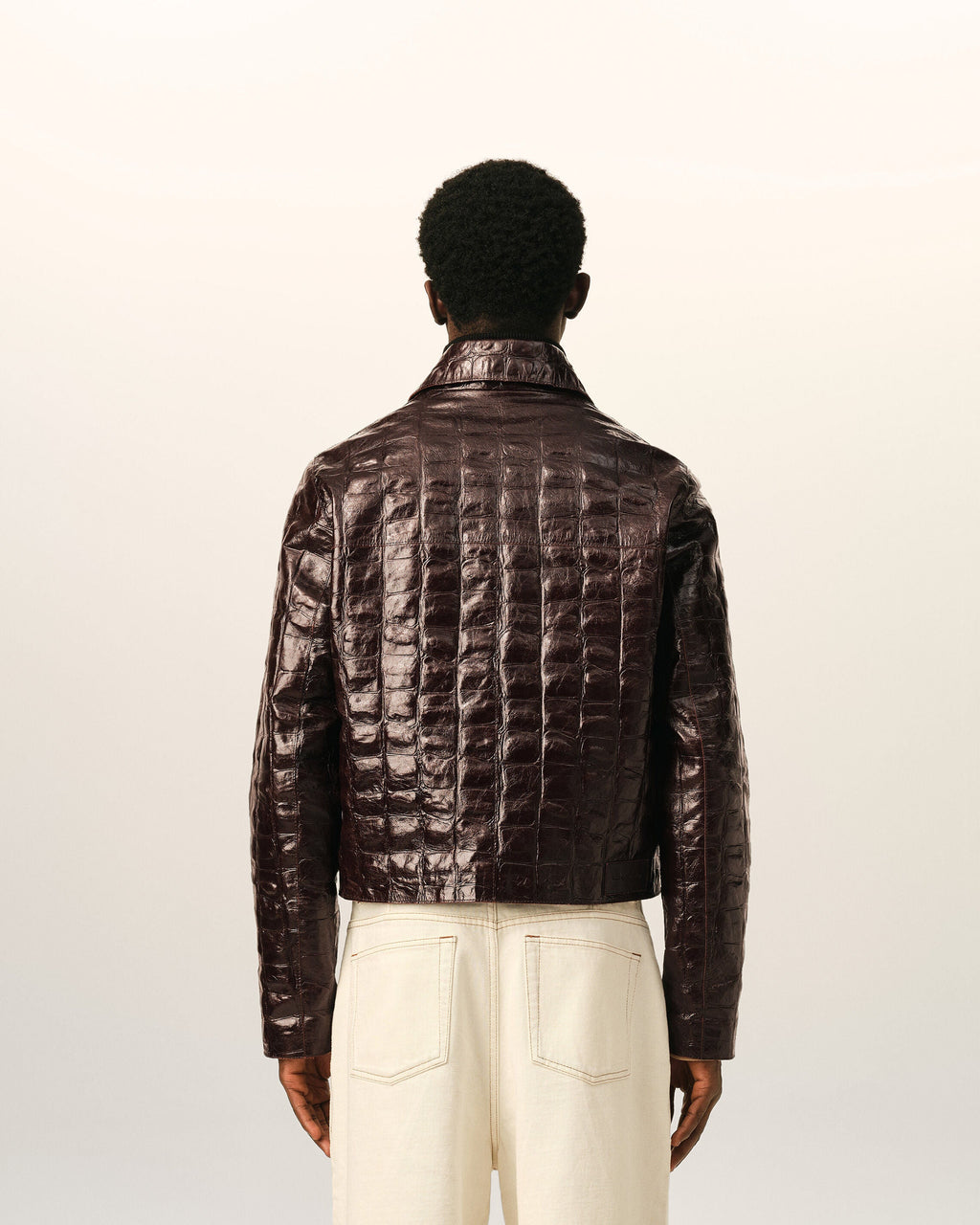 AMI PARIS BURGUNDY CROCODILE EMBOSSED COWHIDE LEATHER ZIPPED JACKET — vista 5