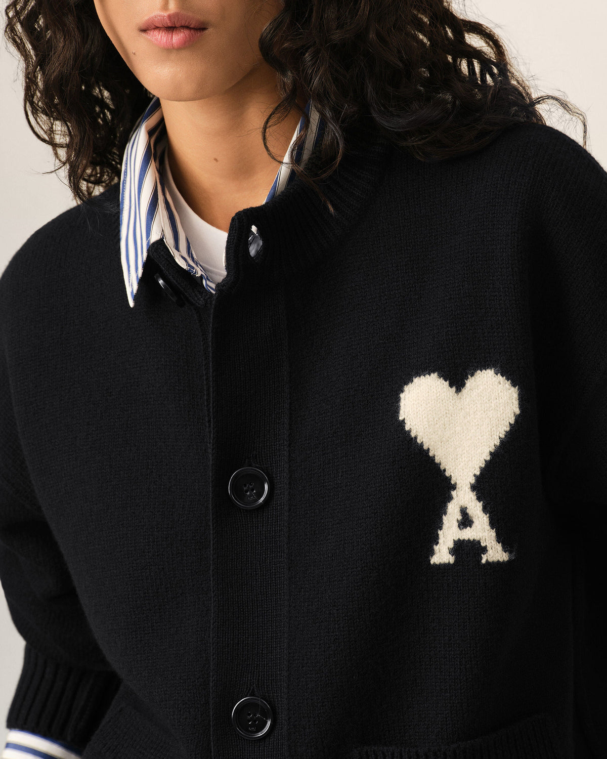 AMI PARIS BLACK CREWNECK WOOL CARDIGAN WITH AMI DE COEUR — vista 10