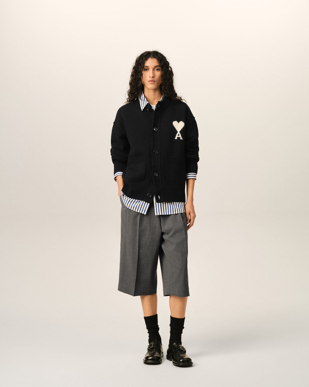 AMI PARIS BLACK CREWNECK WOOL CARDIGAN WITH AMI DE COEUR — vista 9