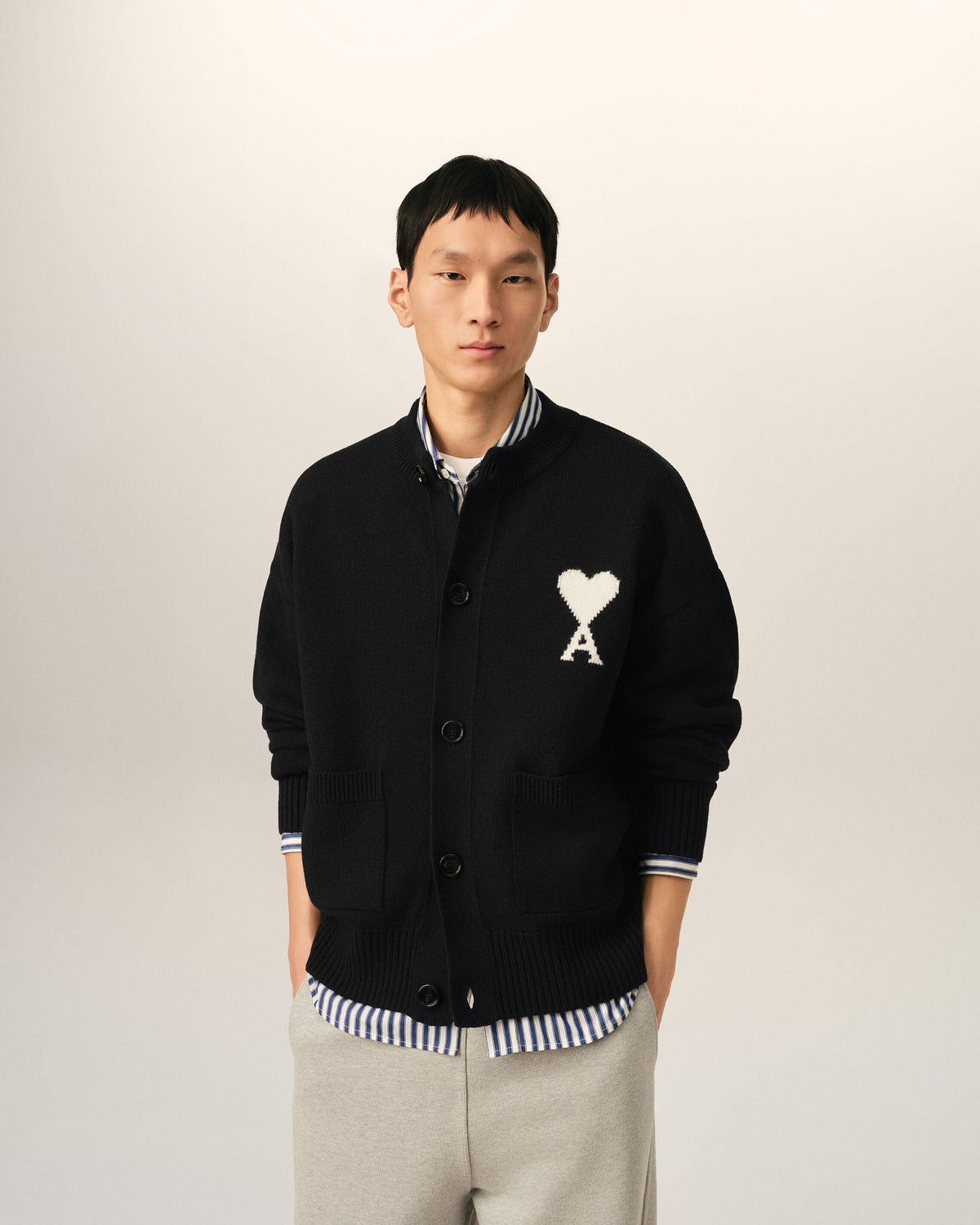 AMI PARIS BLACK CREWNECK WOOL CARDIGAN WITH AMI DE COEUR — vista 2