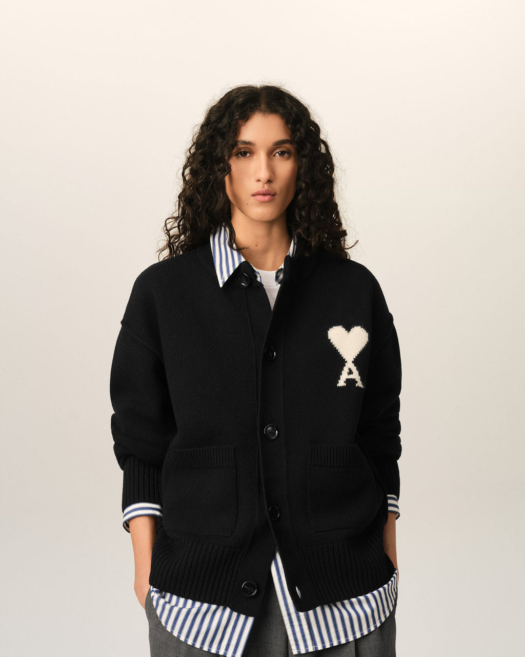 AMI PARIS BLACK CREWNECK WOOL CARDIGAN WITH AMI DE COEUR — vista 8