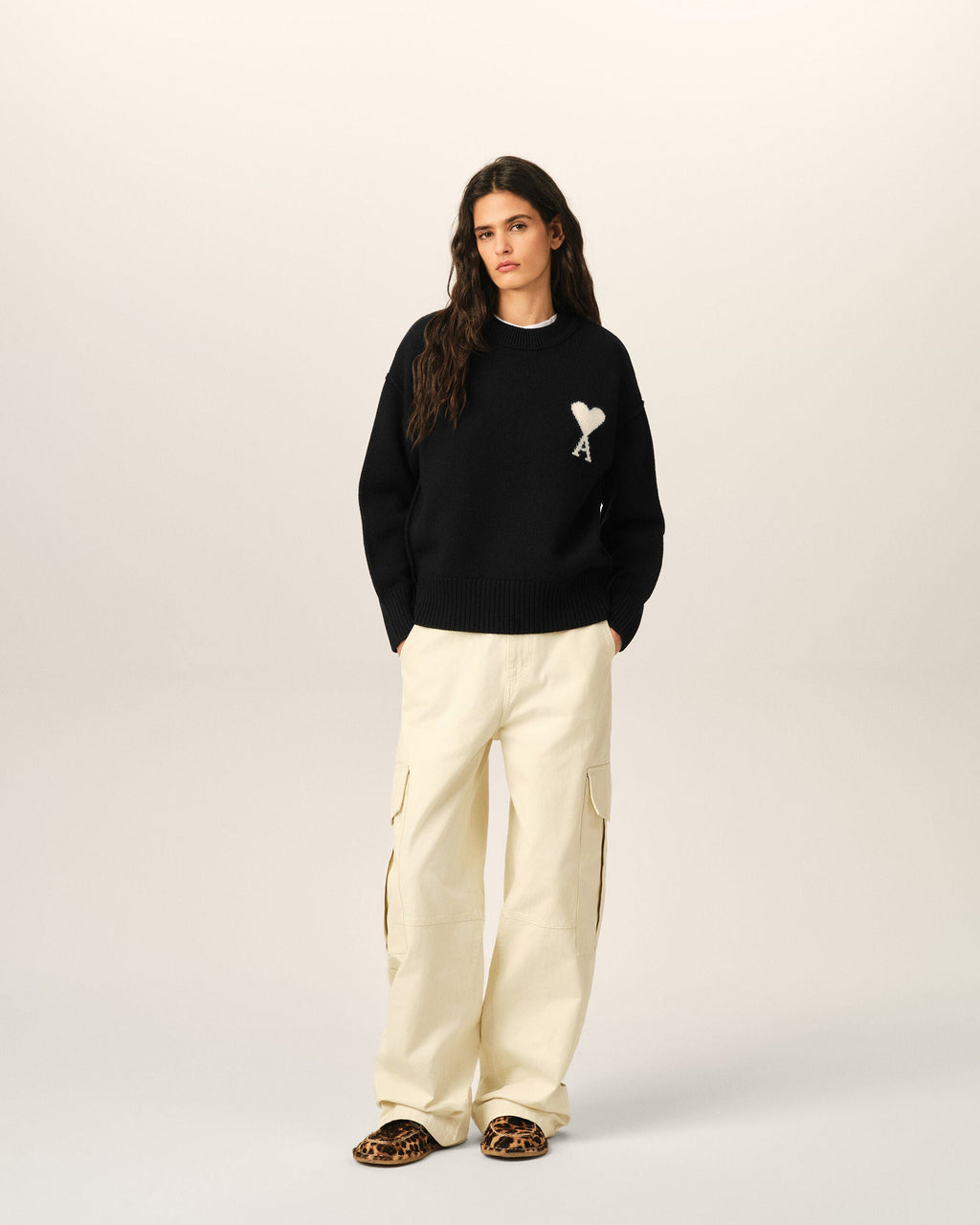 AMI PARIS BLACK CREWNECK WOOL SWEATER WITH AMI DE COEUR — vista 9