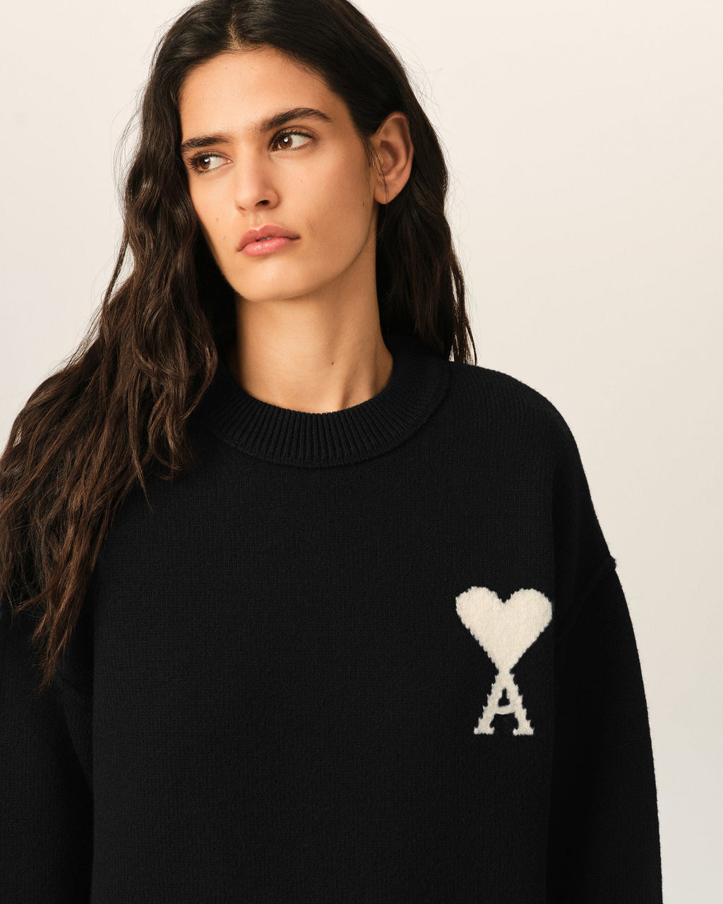 AMI PARIS BLACK CREWNECK WOOL SWEATER WITH AMI DE COEUR — vista 10