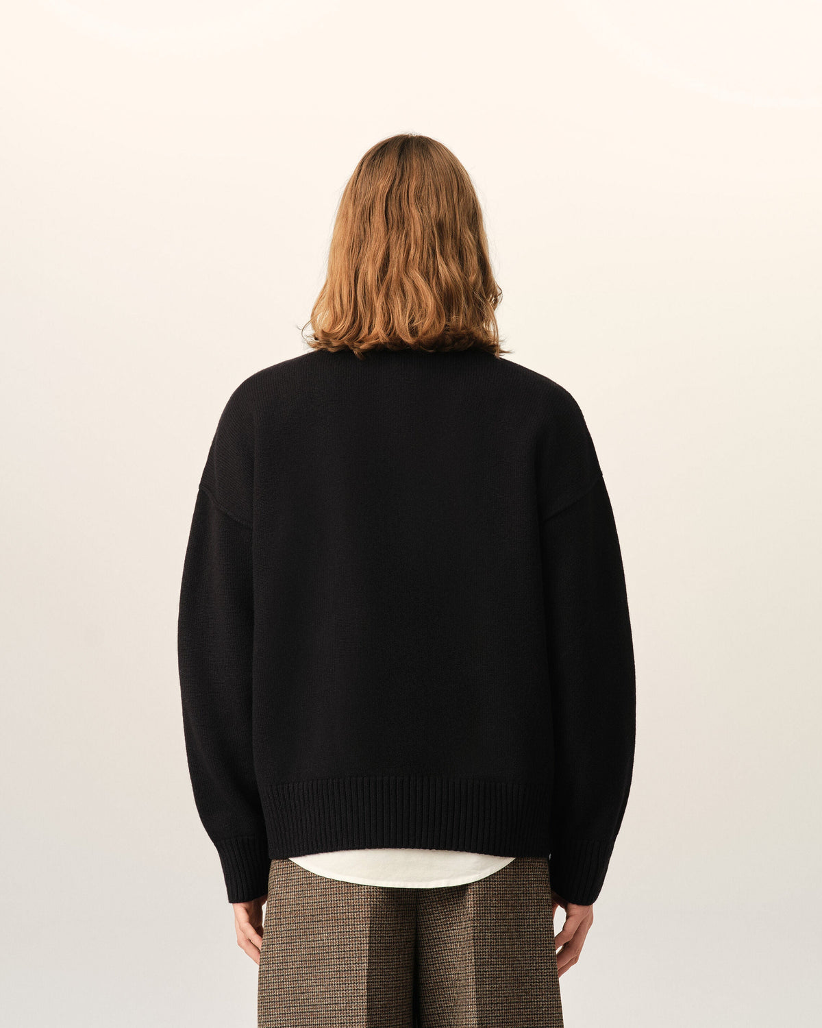 AMI PARIS BLACK CREWNECK WOOL SWEATER WITH AMI DE COEUR — vista 5