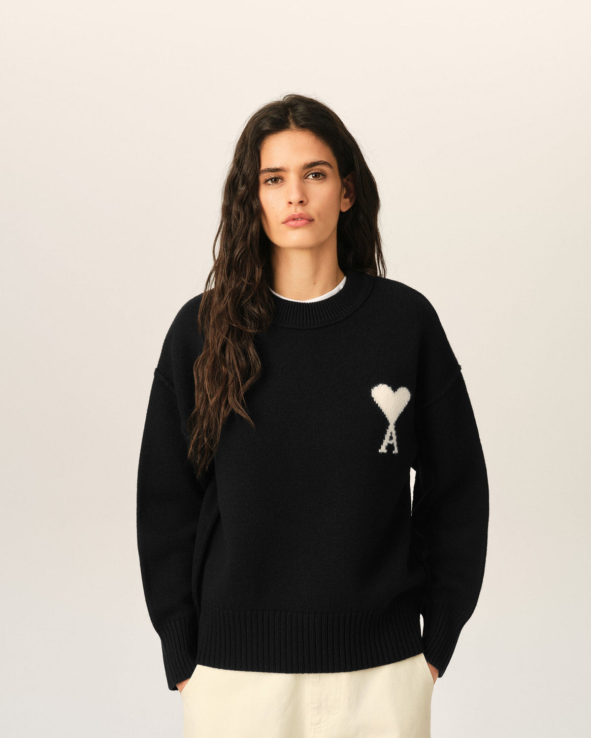AMI PARIS BLACK CREWNECK WOOL SWEATER WITH AMI DE COEUR — vista 8