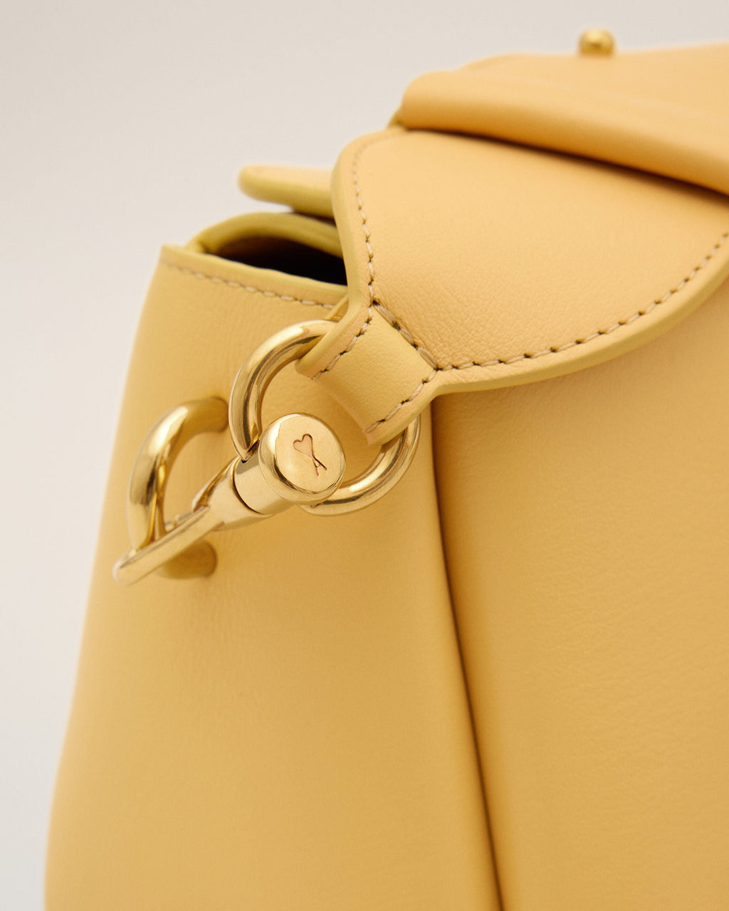 AMI PARIS YELLOW COW LEATHER CARROUSEL BAG — vista 6