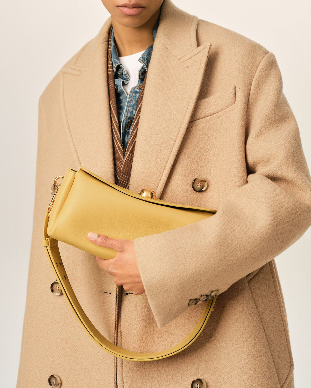 AMI PARIS YELLOW COW LEATHER CARROUSEL BAG — vista 9
