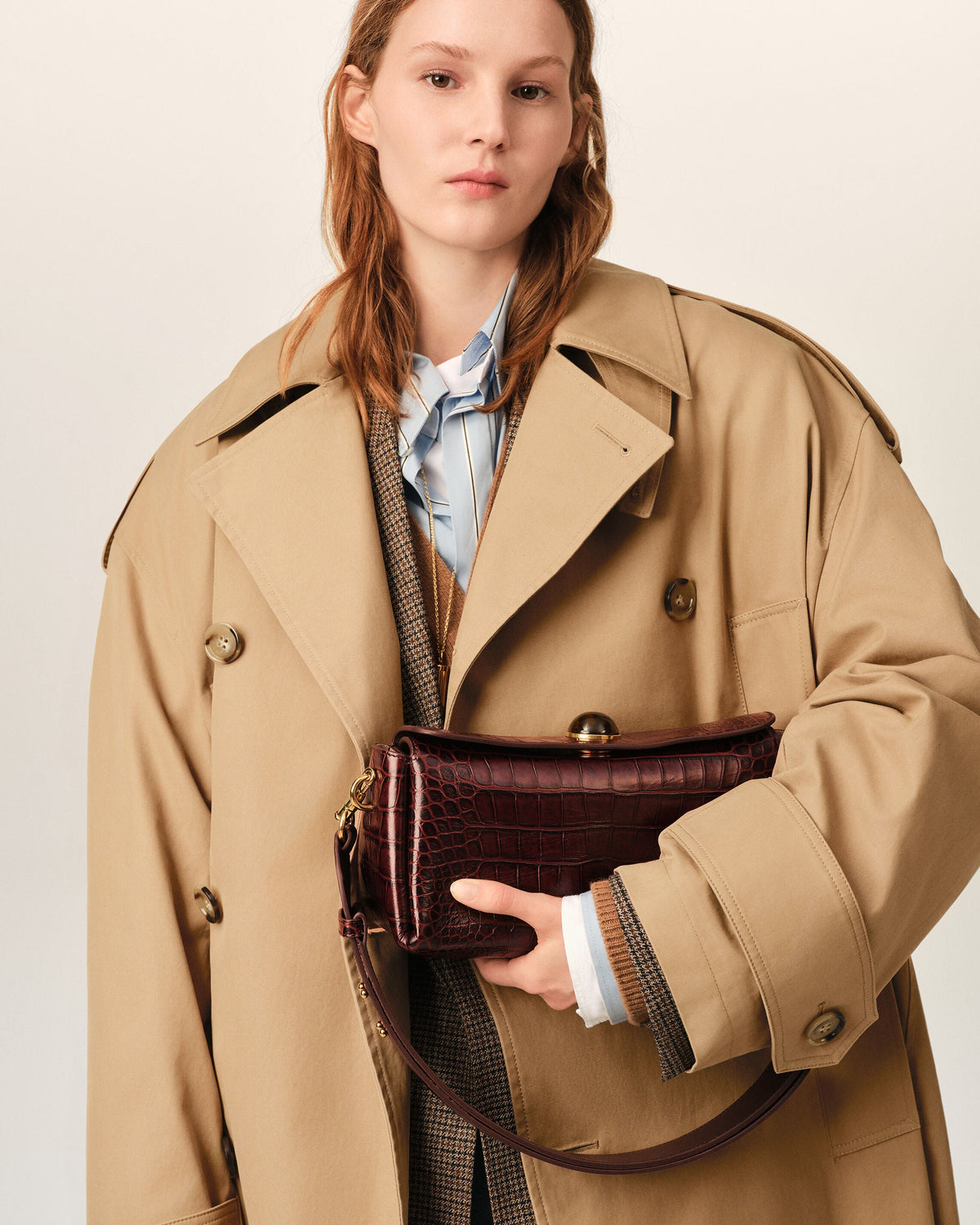 AMI PARIS BROWN CROCODILE EMBOSSED COW LEATHER CARROUSEL BAG — vista 9