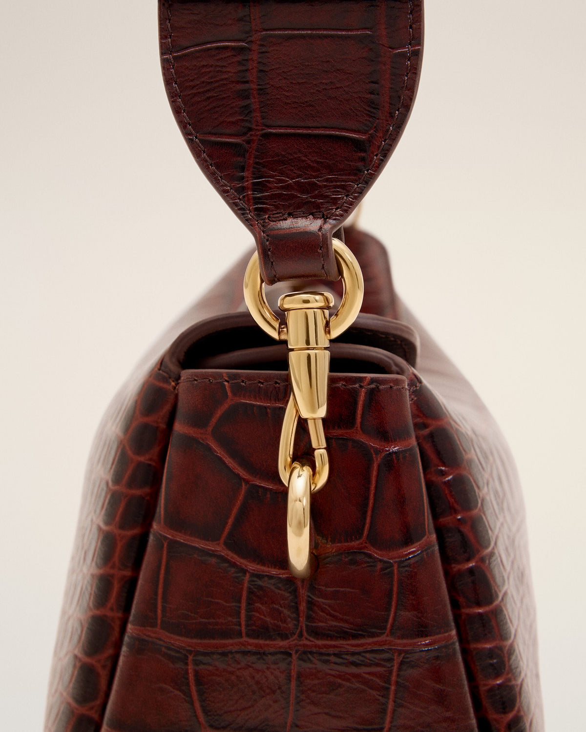 AMI PARIS BROWN CROCODILE EMBOSSED COW LEATHER CARROUSEL BAG — vista 6