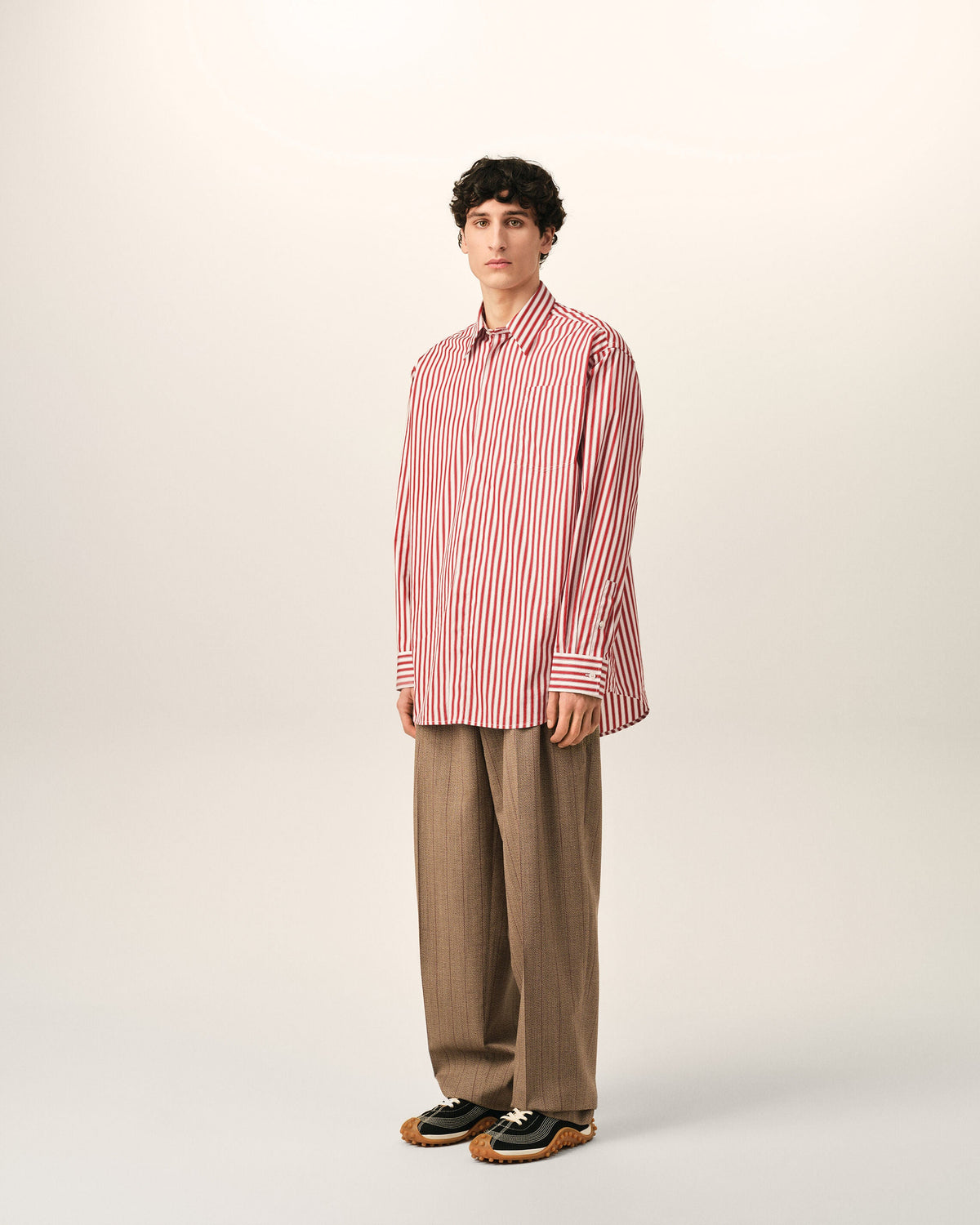 AMI PARIS RED LARGE STRIPED SHIRT WITH EMBOSSED AMI DE COEUR — vista 6