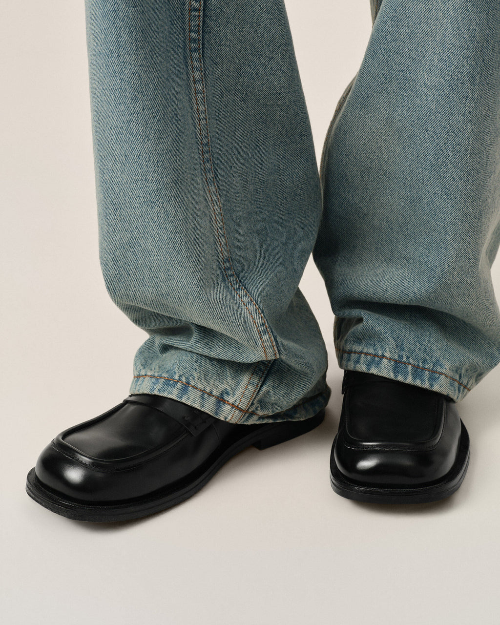 AMI PARIS BLACK COW LEATHER LOAFERS — vista 7