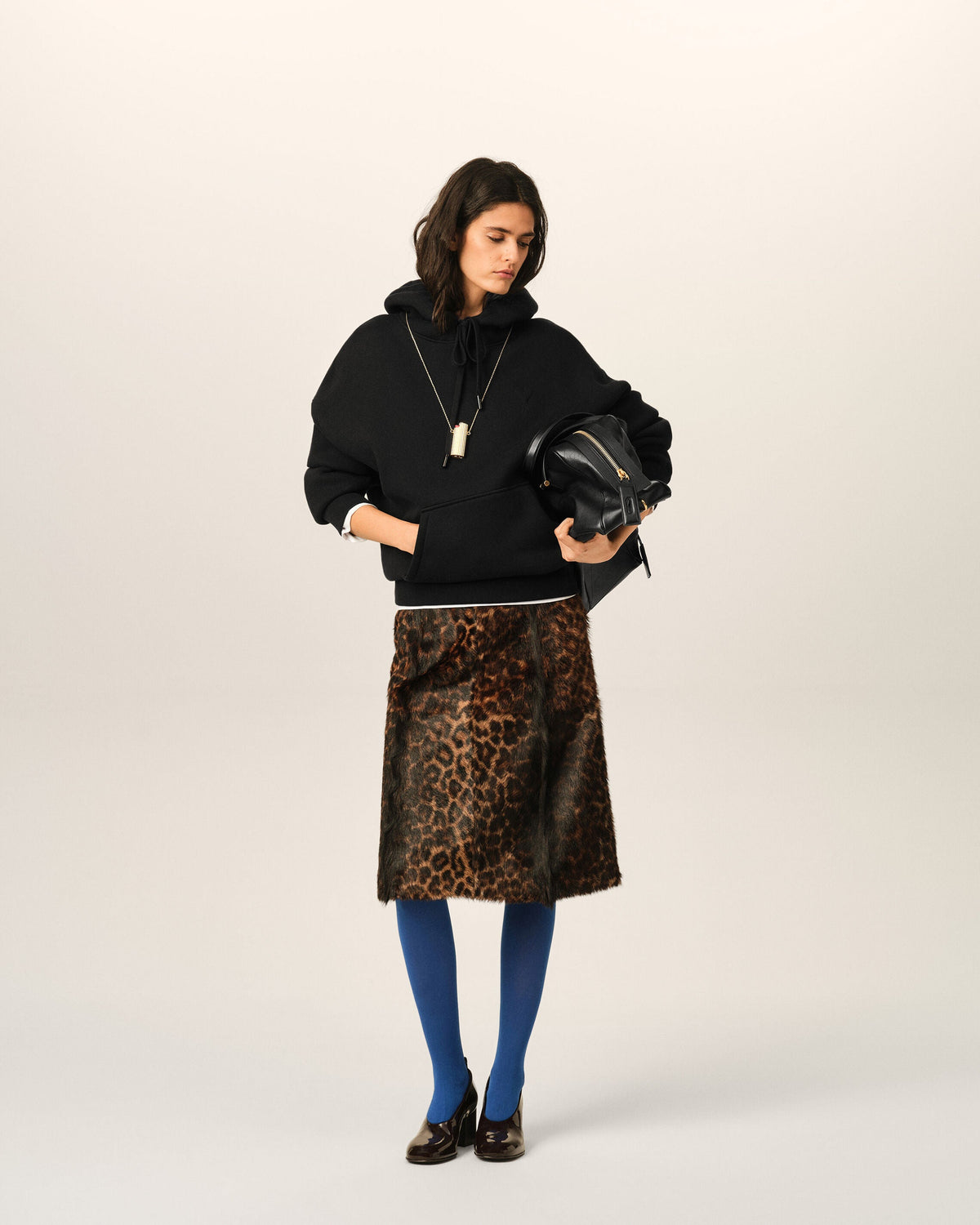 AMI PARIS BLACK COTTON HOODIE WITH EMBOSSED AMI DE COEUR — vista 9