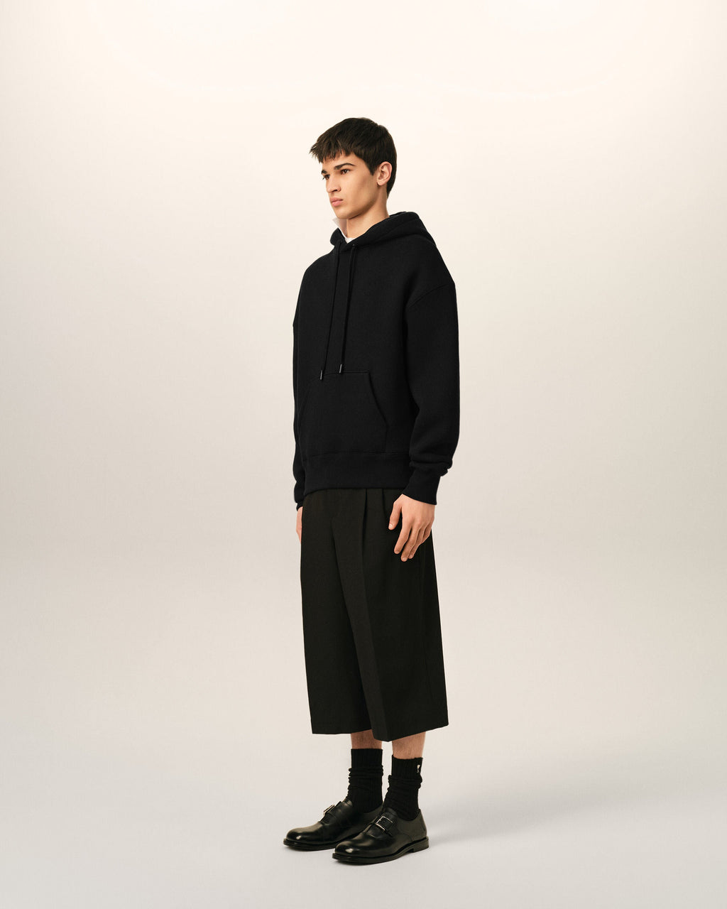 AMI PARIS BLACK COTTON HOODIE WITH EMBOSSED AMI DE COEUR — vista 6