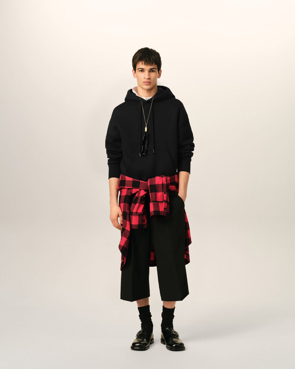 AMI PARIS BLACK COTTON HOODIE WITH EMBOSSED AMI DE COEUR — vista 3