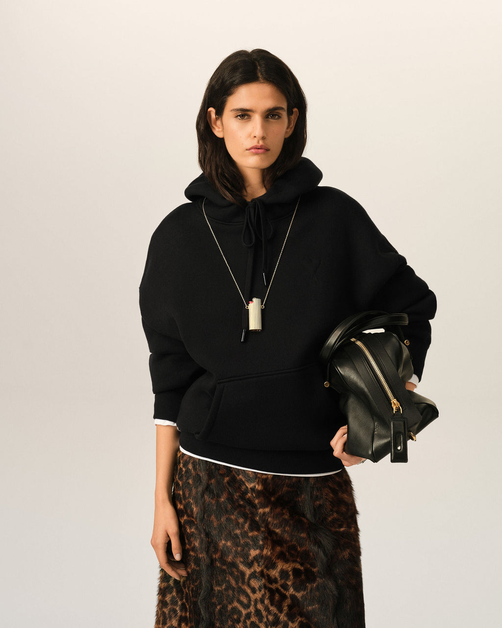 AMI PARIS BLACK COTTON HOODIE WITH EMBOSSED AMI DE COEUR — vista 8