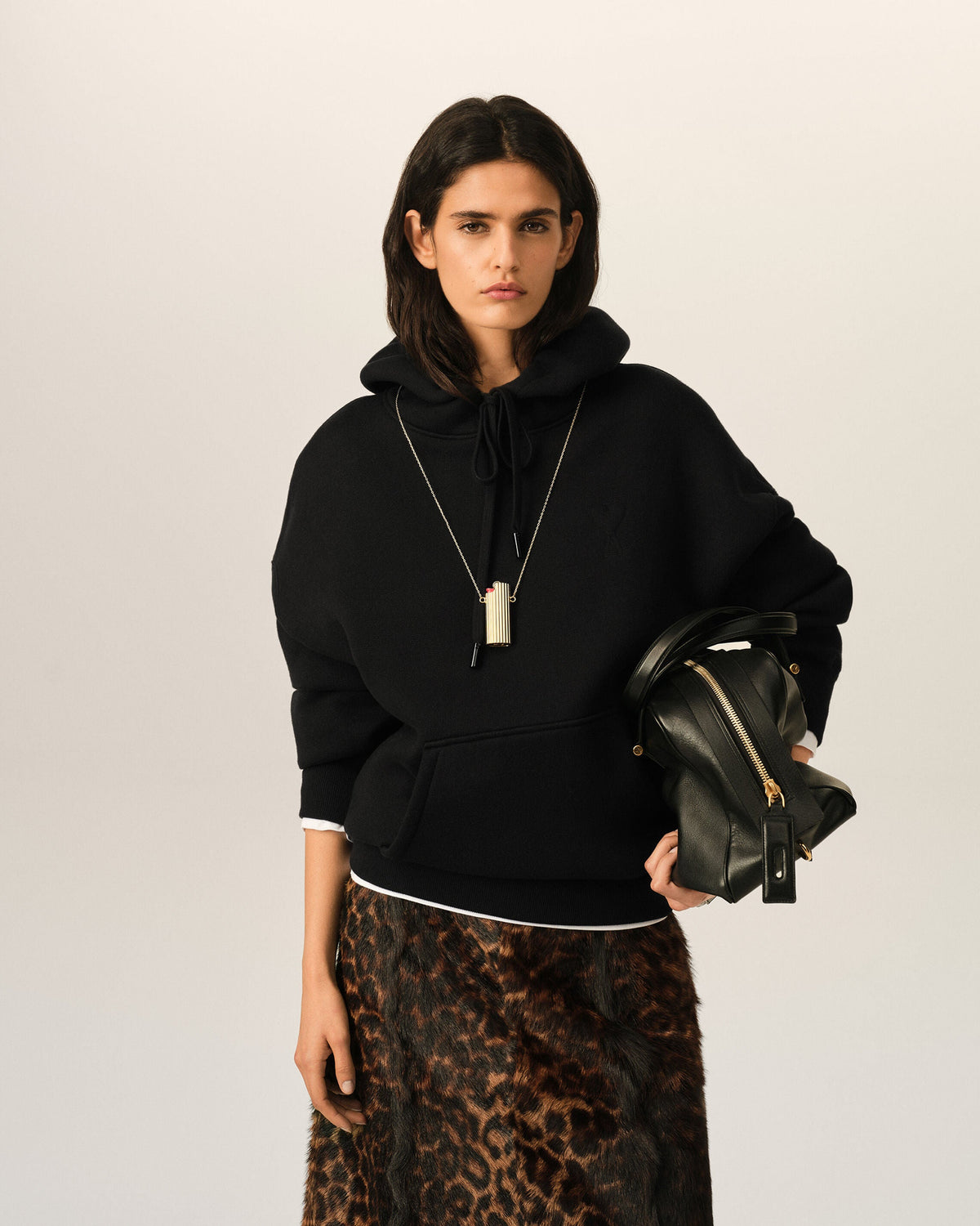AMI PARIS BLACK COTTON HOODIE WITH EMBOSSED AMI DE COEUR — vista 8