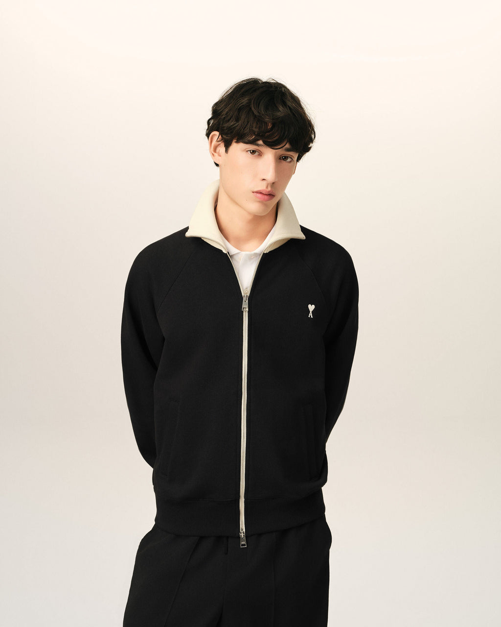 AMI PARIS BLACK ZIPPED COTTON SWEATSHIRT WITH AMI DE COEUR — vista 2
