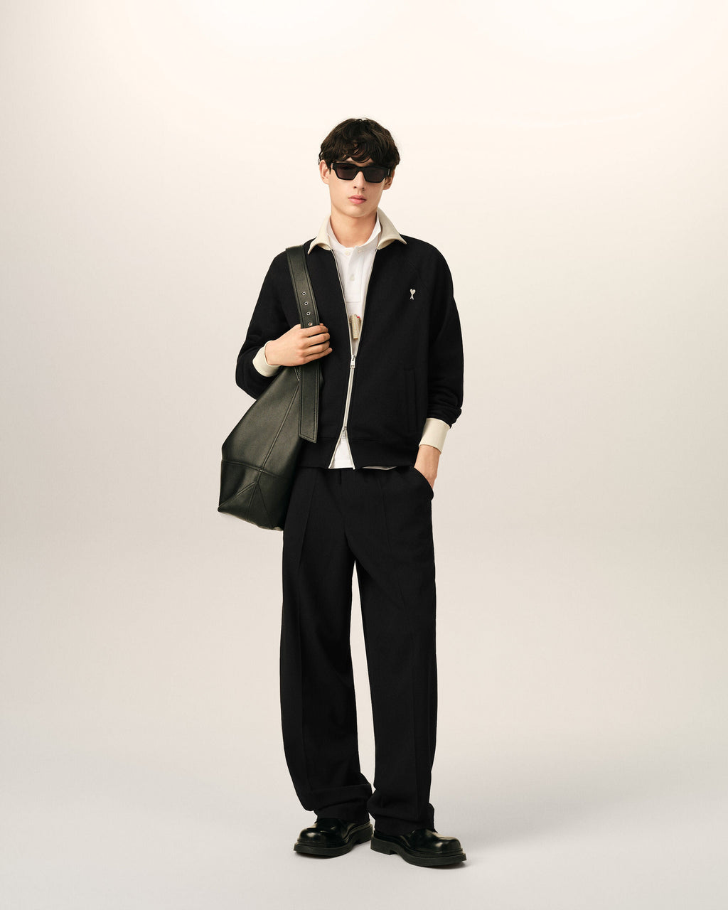 AMI PARIS BLACK ZIPPED COTTON SWEATSHIRT WITH AMI DE COEUR — vista 3