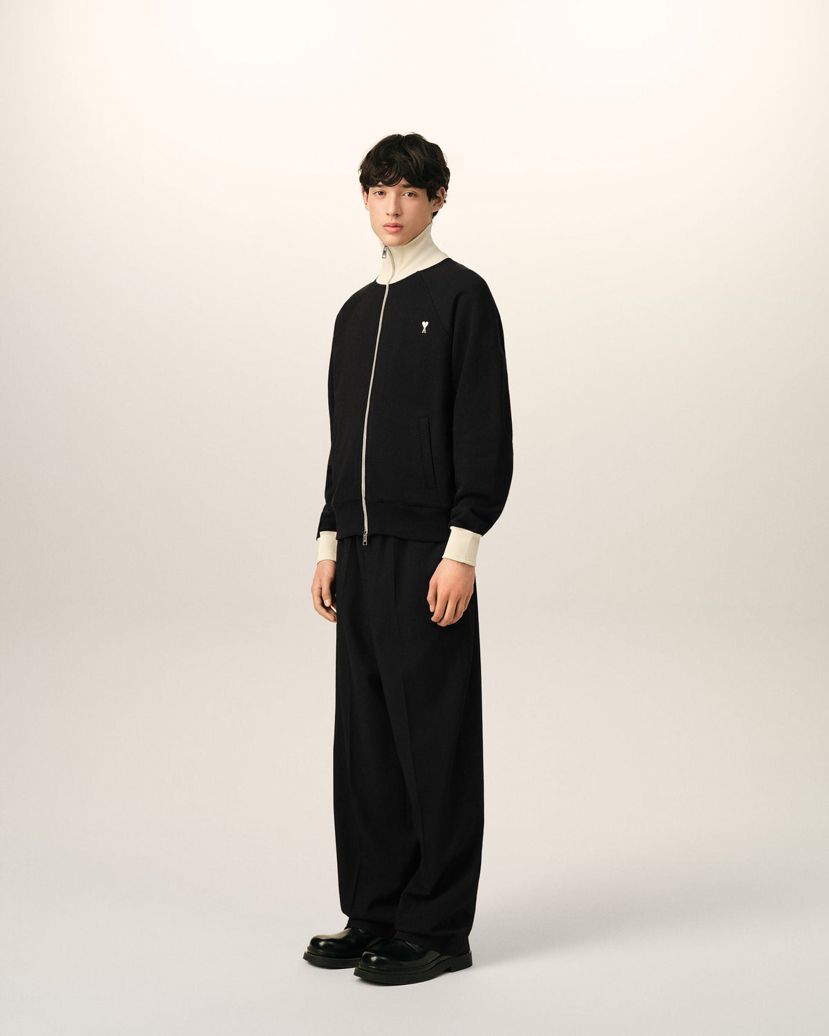 AMI PARIS BLACK ZIPPED COTTON SWEATSHIRT WITH AMI DE COEUR — vista 6