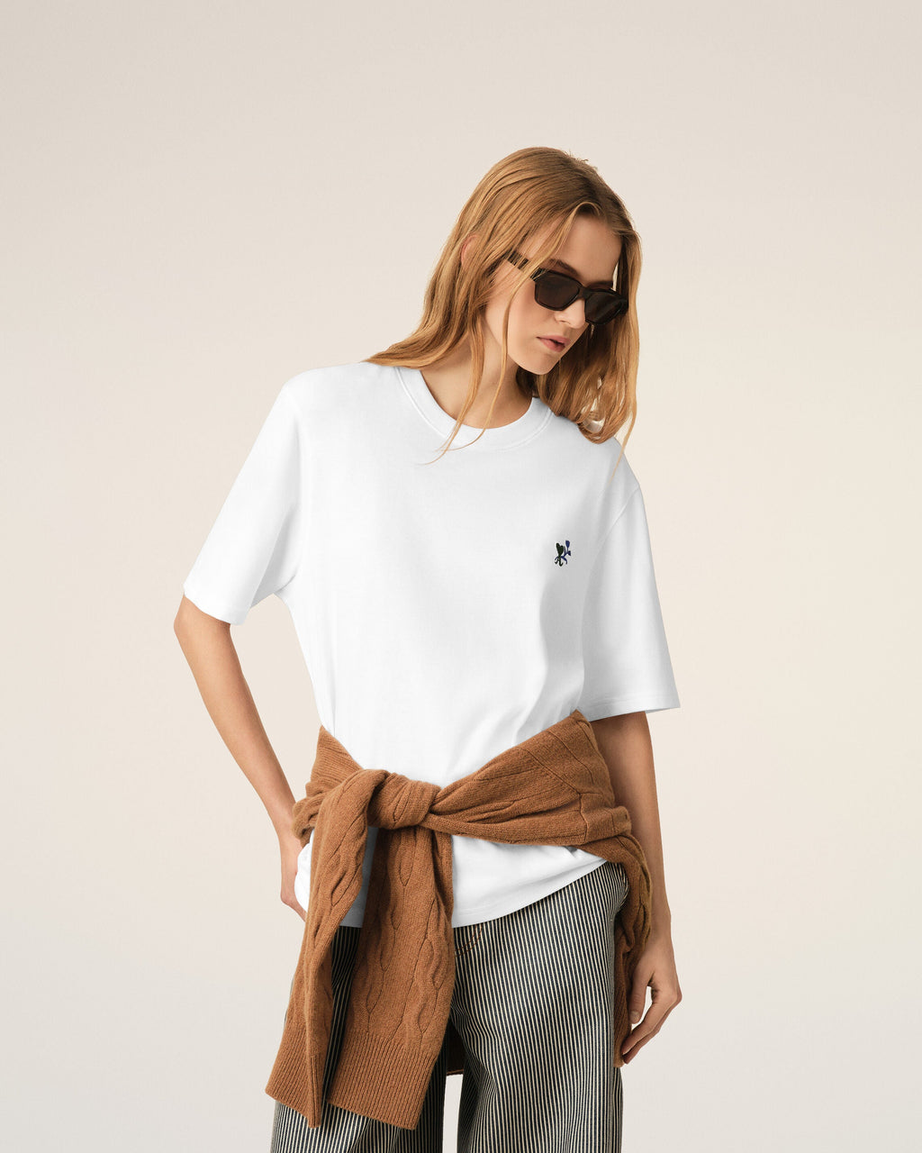 AMI PARIS WHITE COTTON T-SHIRT WITH AMI DE COEUR TULIP — vista 8