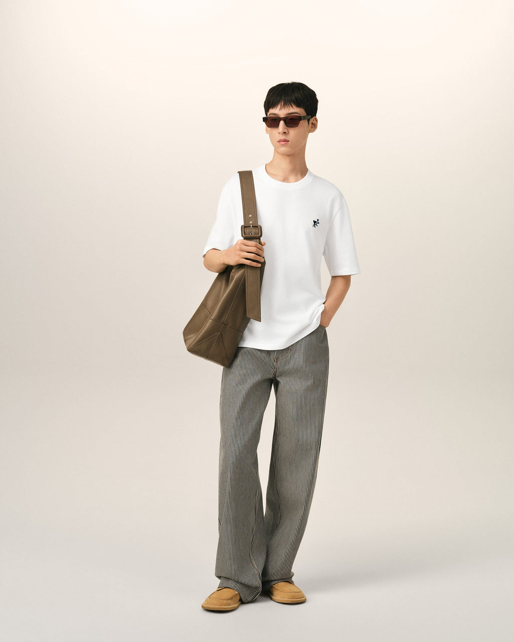 AMI PARIS WHITE COTTON T-SHIRT WITH AMI DE COEUR TULIP — vista 3