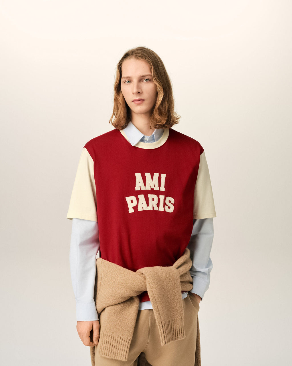 AMI PARIS RED COTTON T-SHIRT WITH AMI PARIS EMBROIDERY — vista 2
