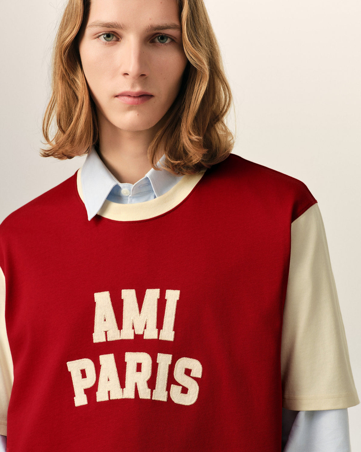 AMI PARIS RED COTTON T-SHIRT WITH AMI PARIS EMBROIDERY — vista 4