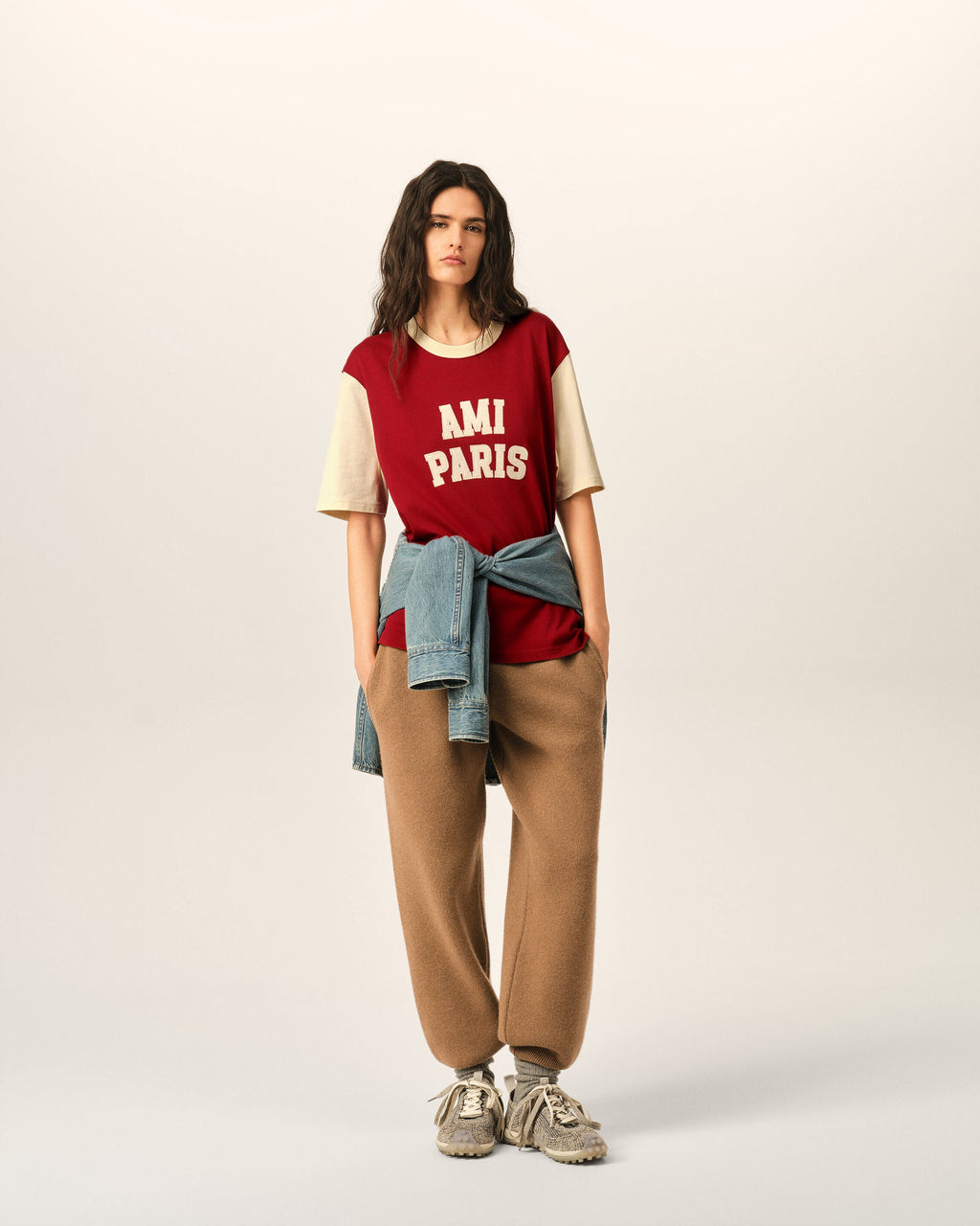 AMI PARIS RED COTTON T-SHIRT WITH AMI PARIS EMBROIDERY — vista 10