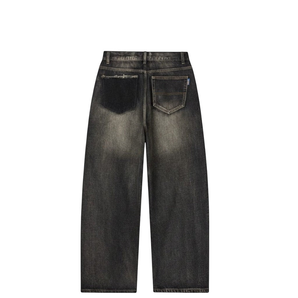 Vaqueros The Hype Company Valley Thrashed Denim en negro con acabado desgastado y bolsillos traseros asimétricos.