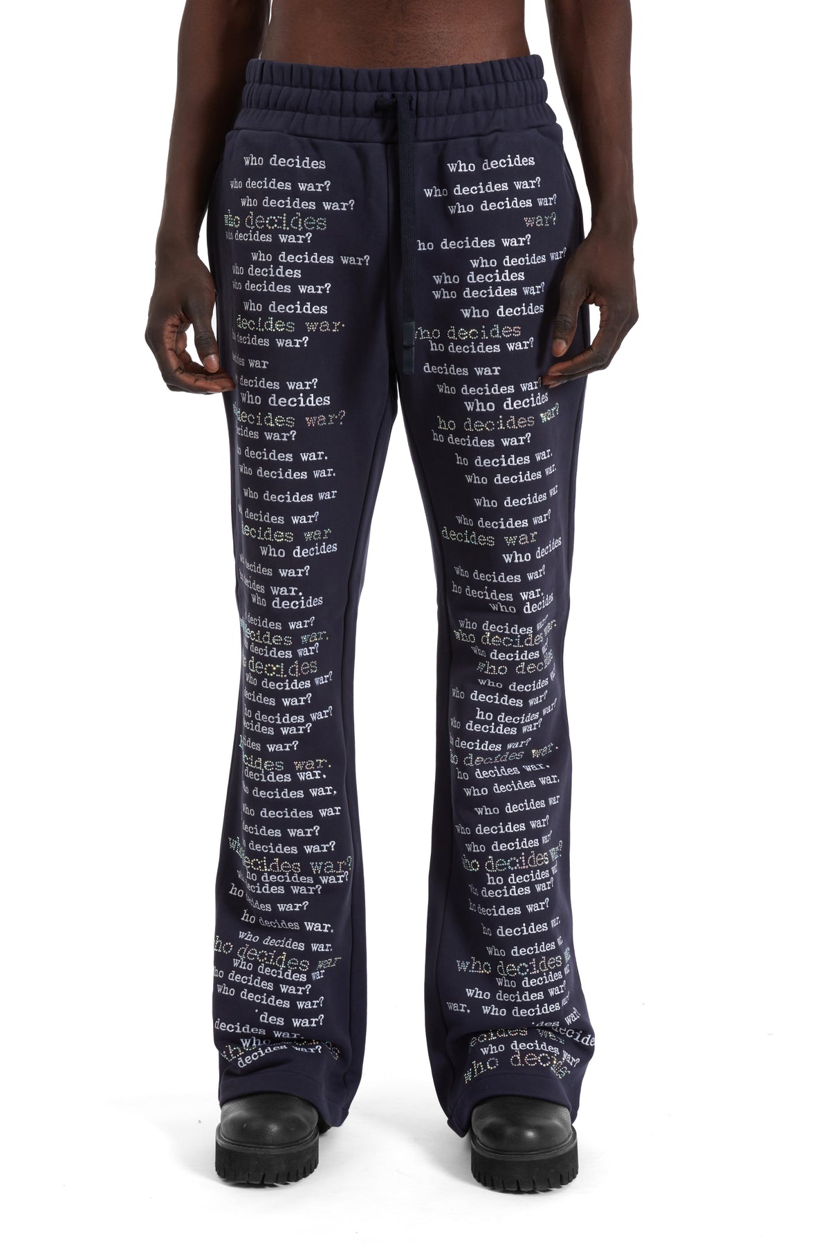 WHO DECIDES WAR WDW SCRIPTURE SWEATPANTS — vista 3